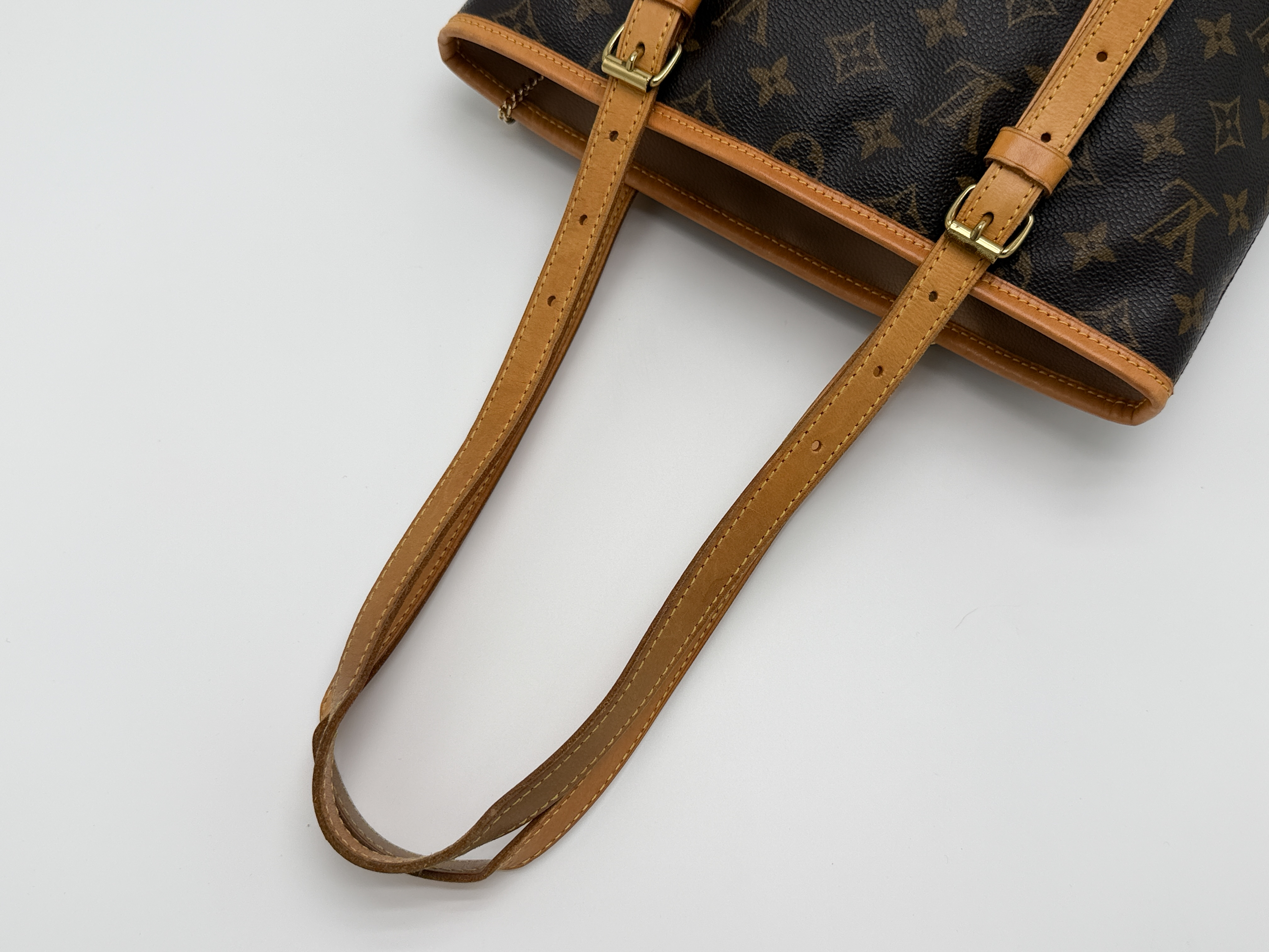 Monogram M42236 Bucket GM Shoulder Bag (No stickiness) — view 3