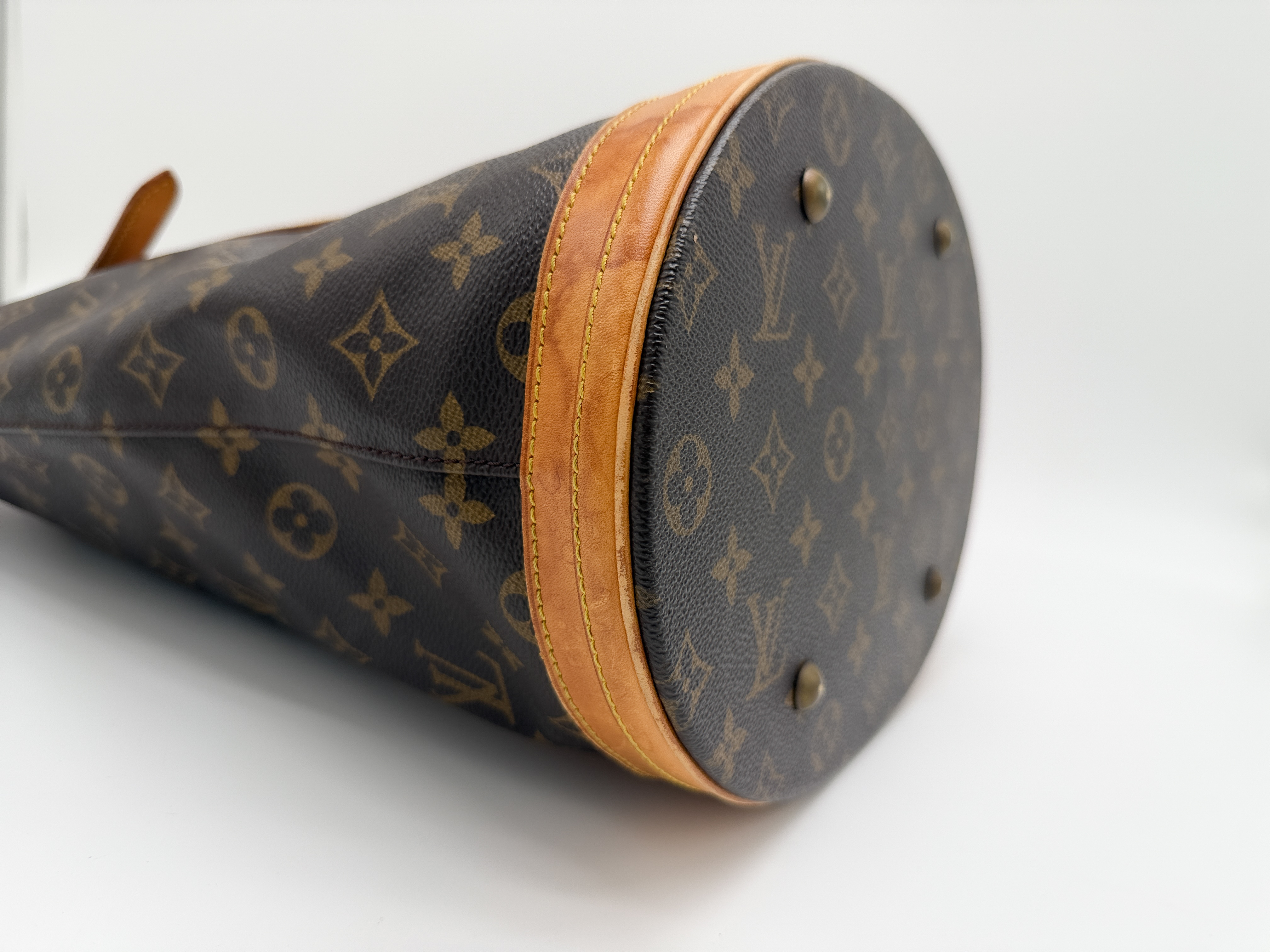 Monogram M42236 Bucket GM Shoulder Bag (No stickiness) — view 5