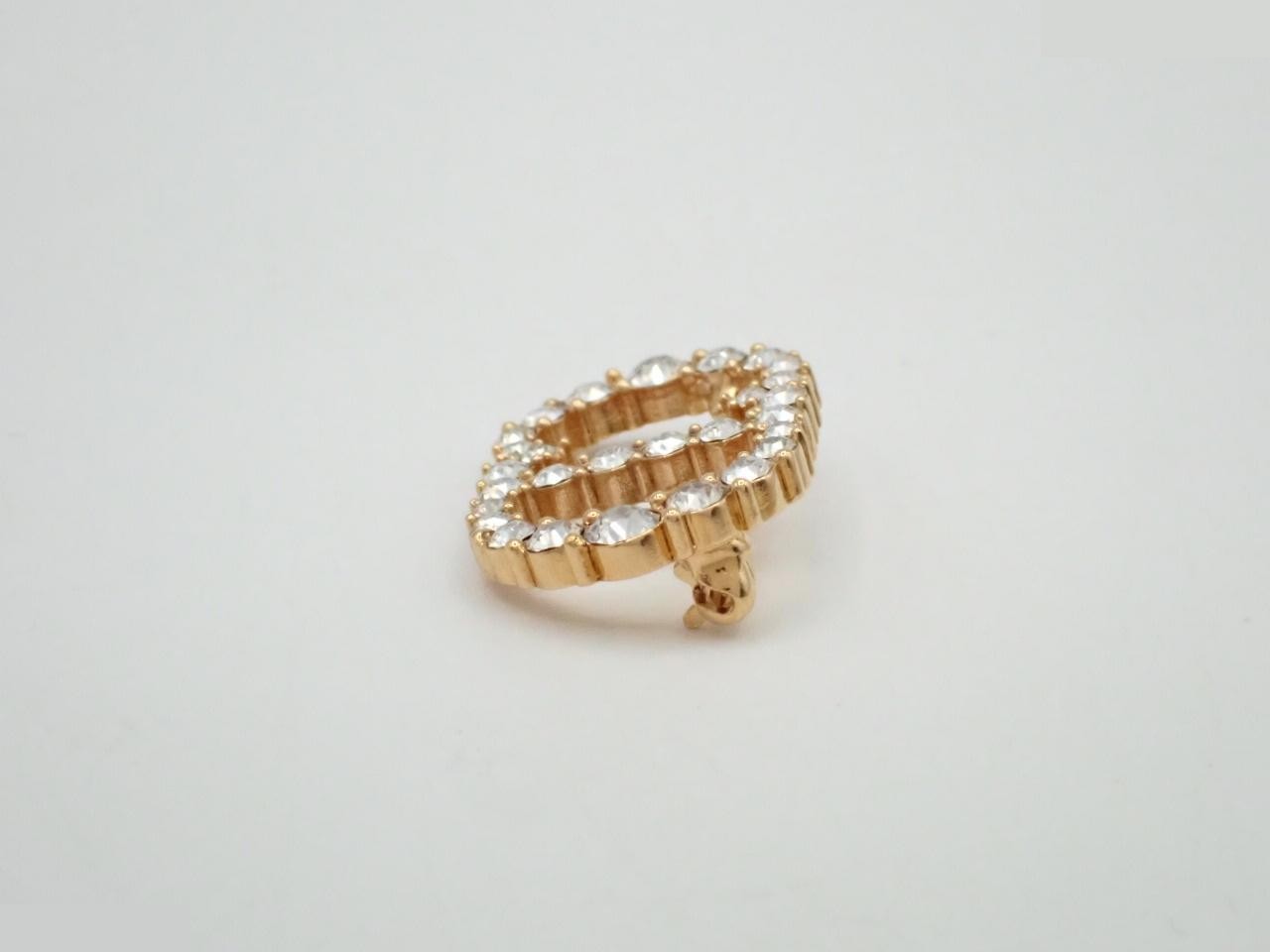 Gold brooch — view 3