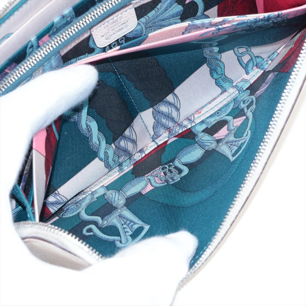 Azap Long Silk In Veau Epsom Round Zip Wallet, Ivory, Silver Hardware, Z: 2021 — view 7