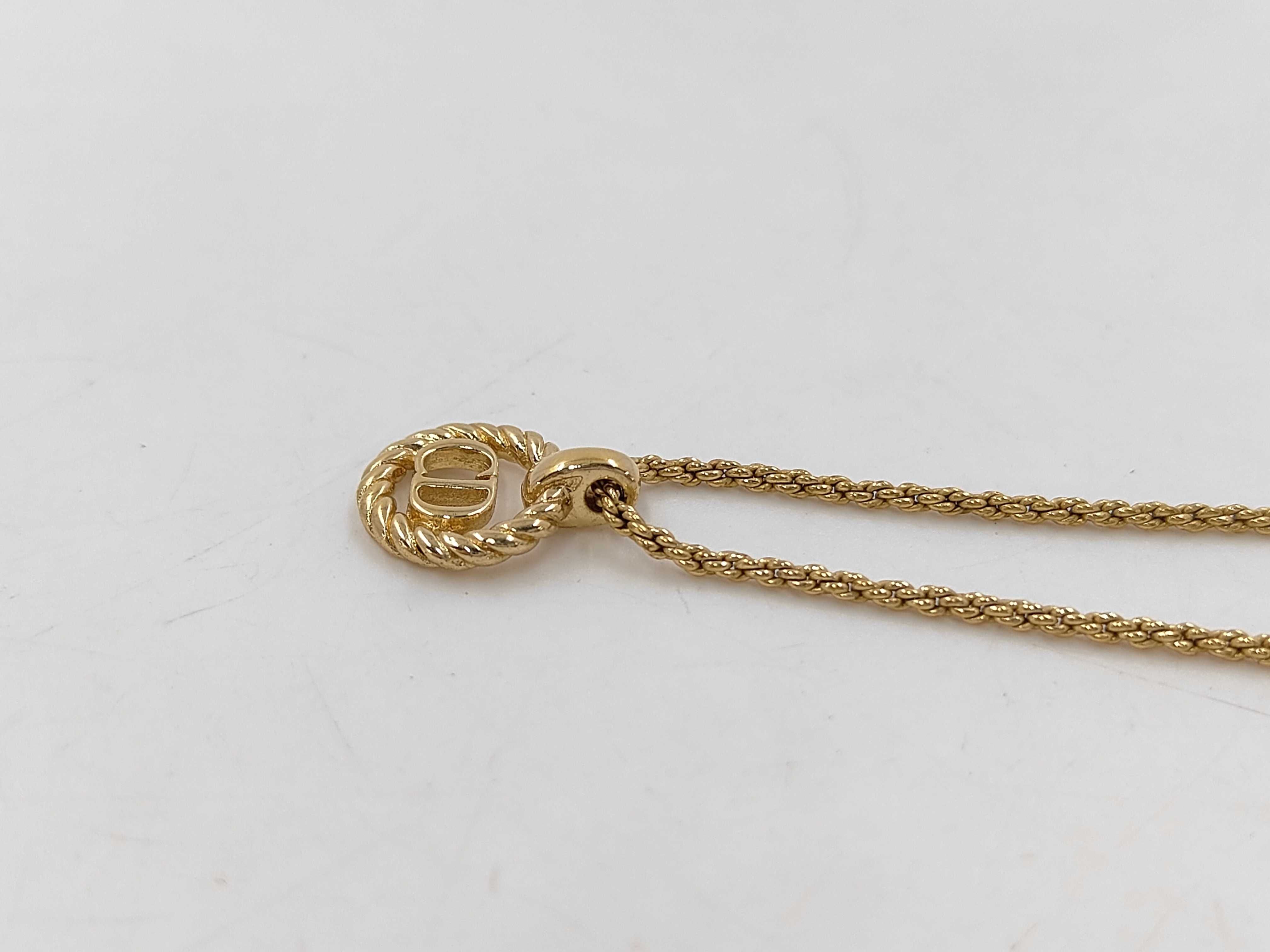 necklace — view 2