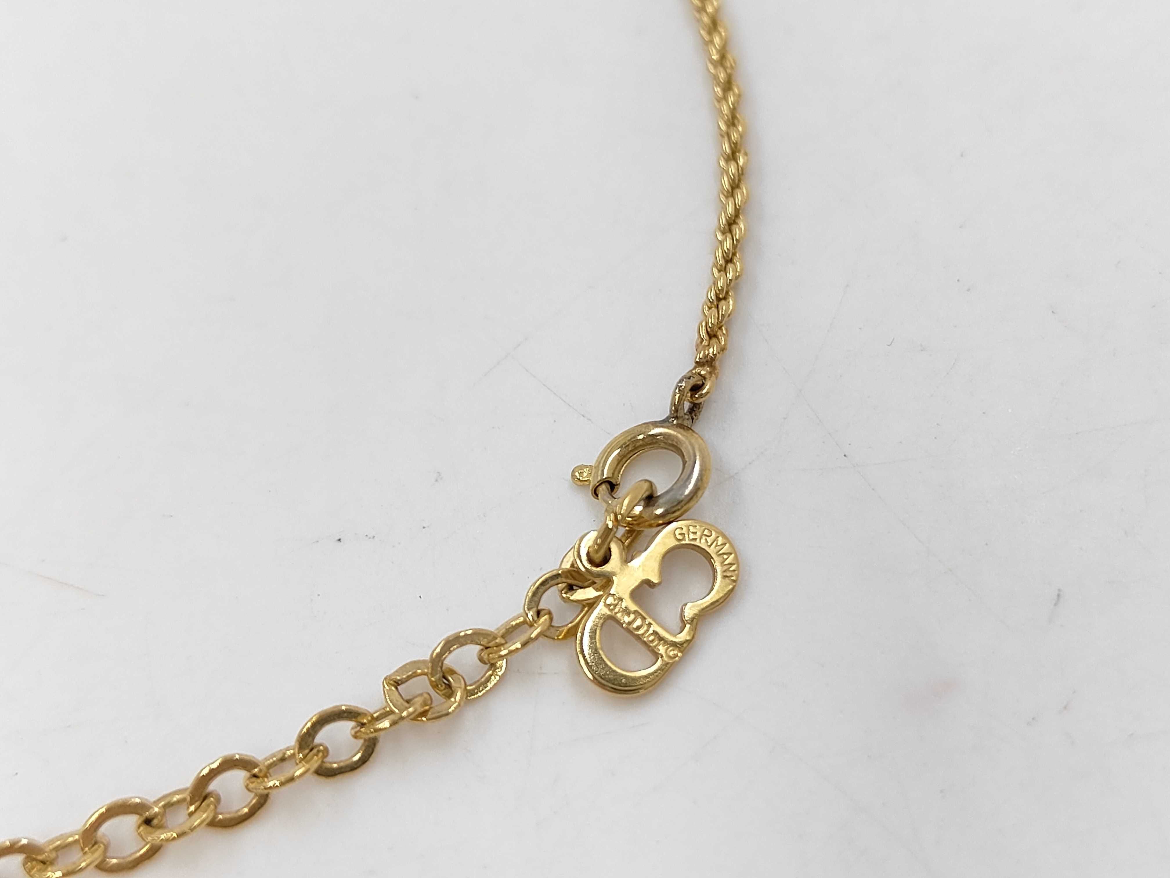 necklace — view 3