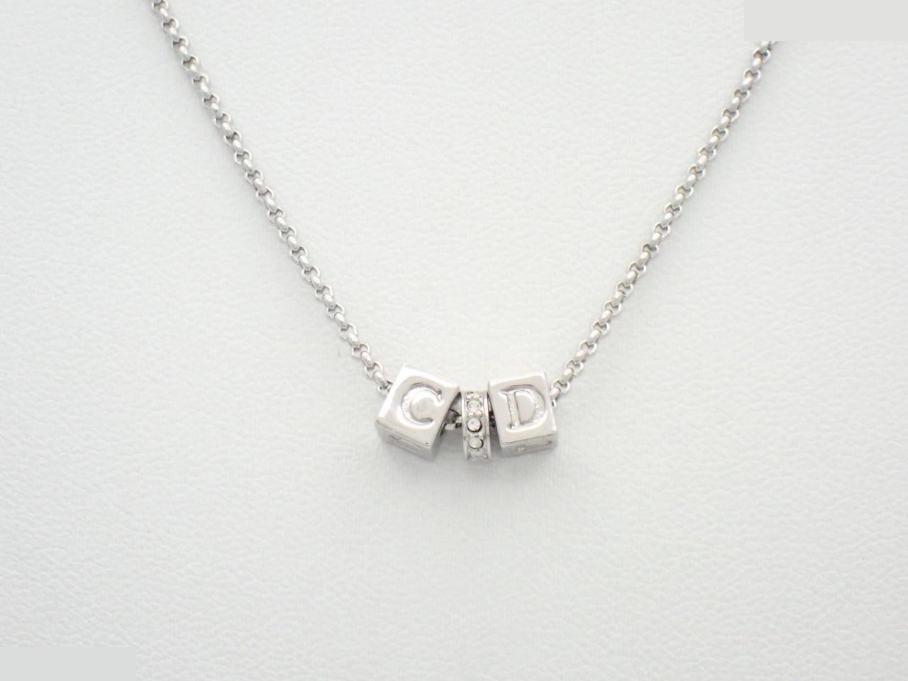 Other lines: Precious metals, necklaces, pendants, chain approximately 43cm