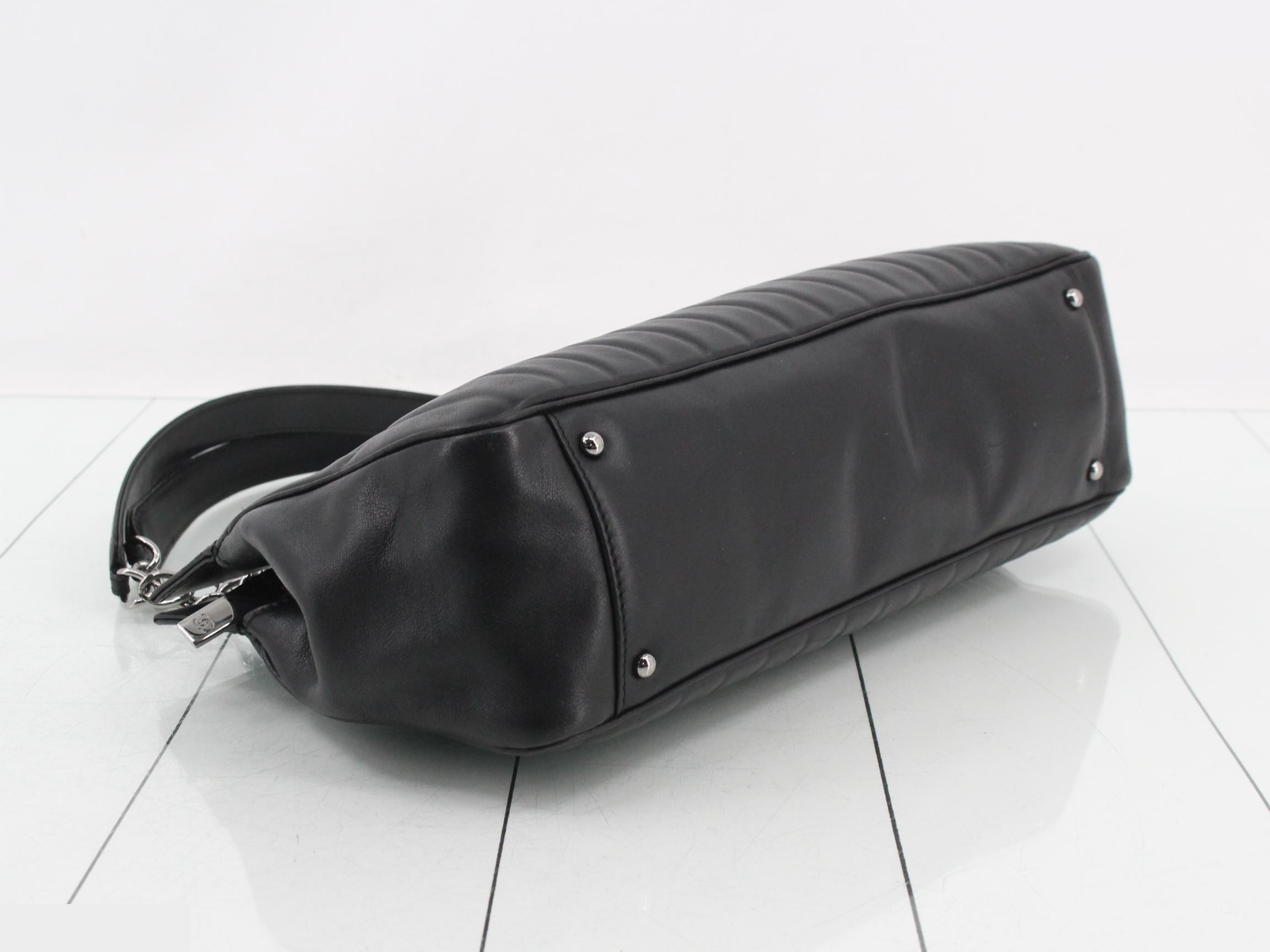 Chocolate bar chain shopping bag, rum-colored, black, silver hardware, item number 8. — view 5
