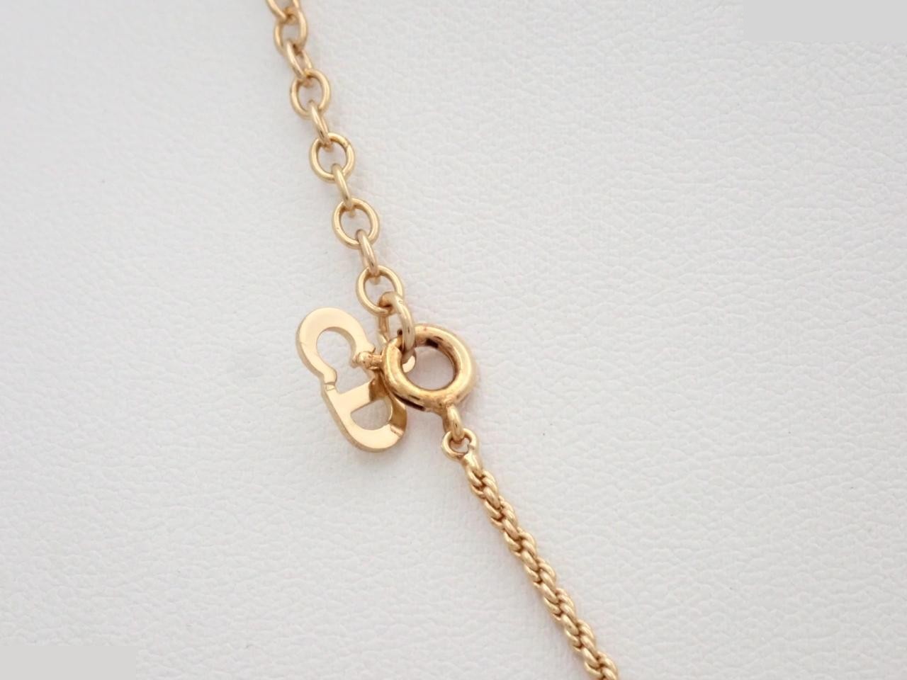 Gold necklace — view 2