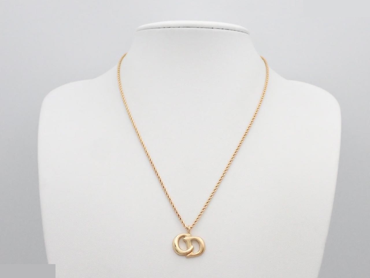 Gold necklace — view 3