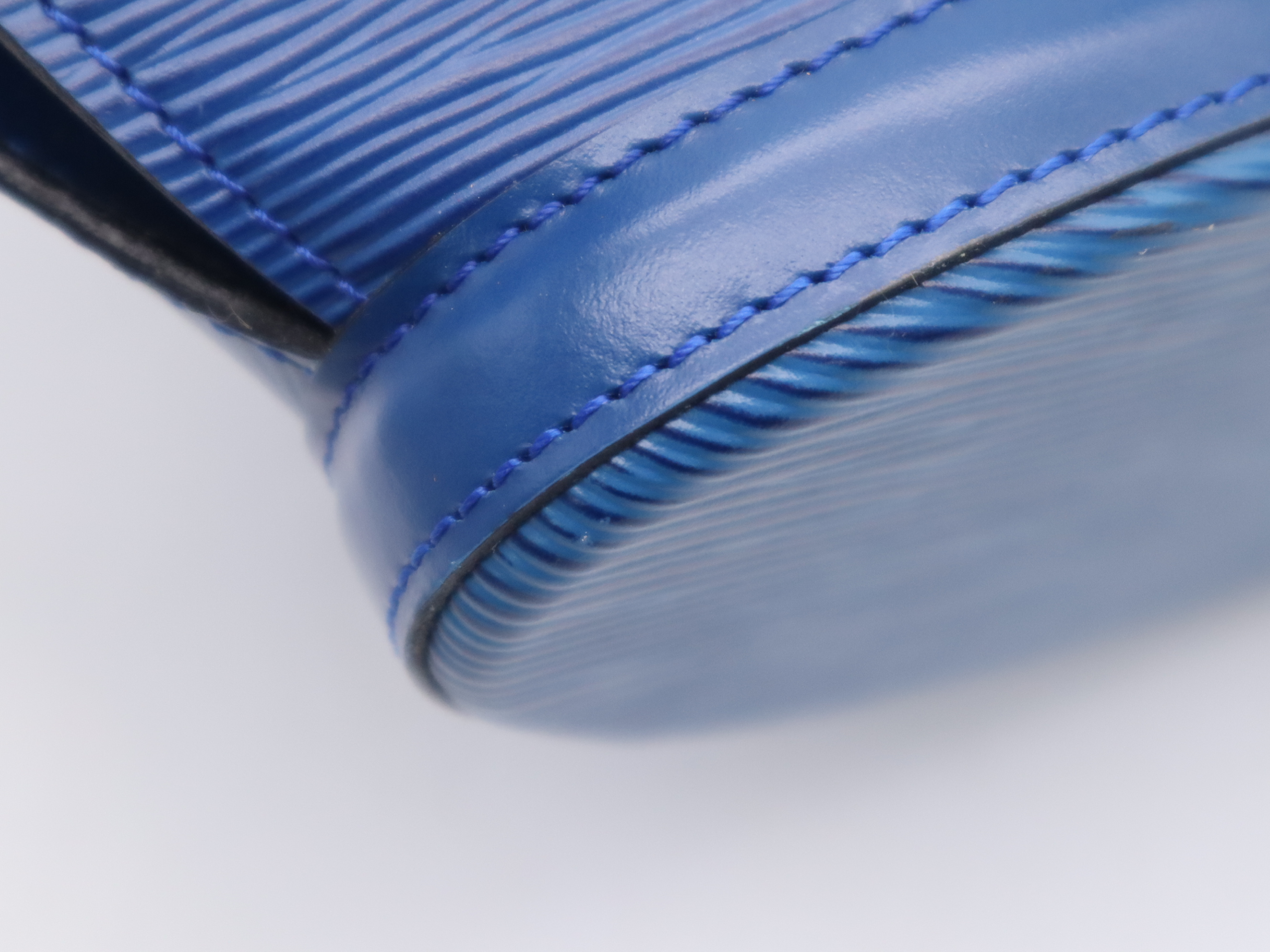 M52275 Epi Saint Jacques Toledo Blue Tote Bag — view 14