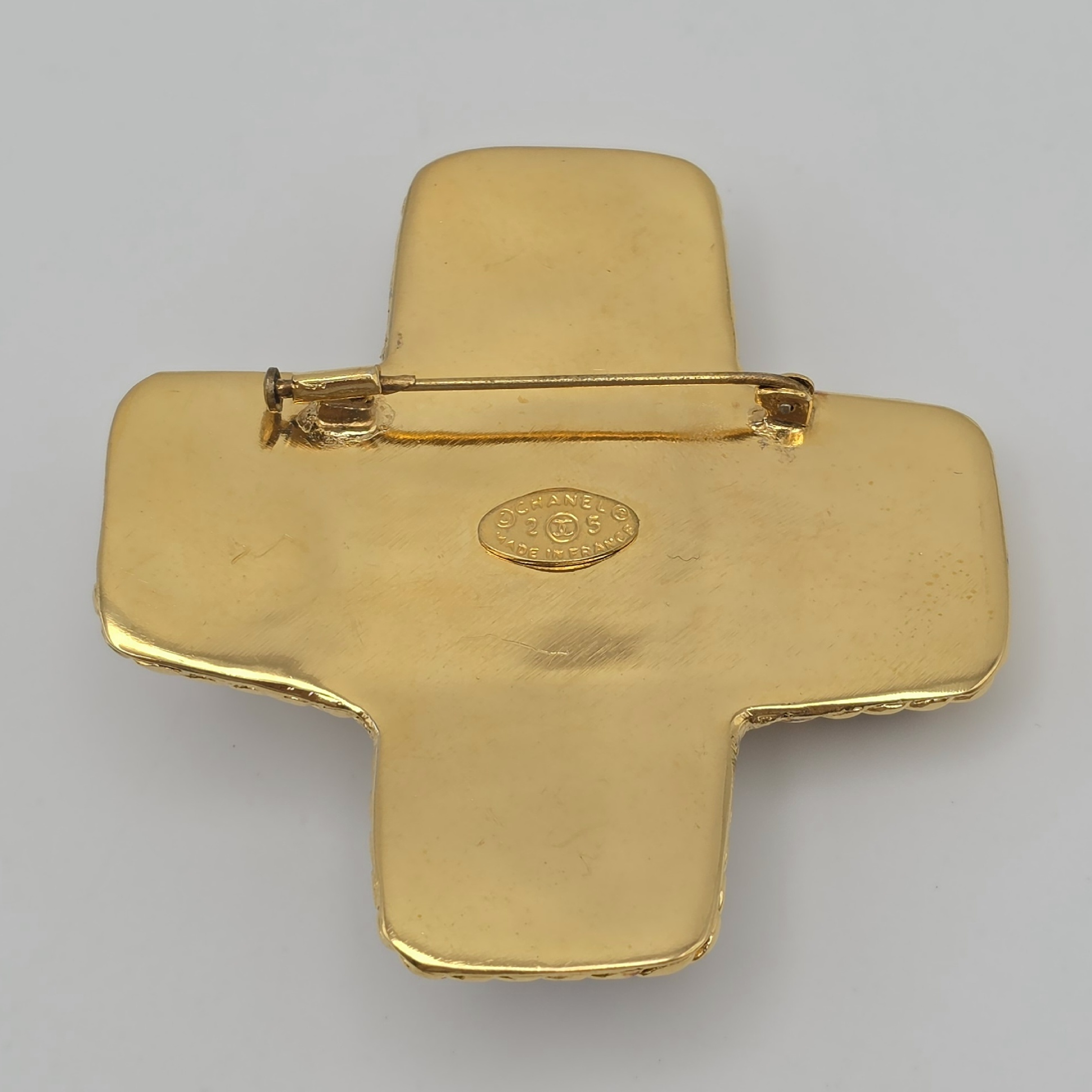 brooch — view 4