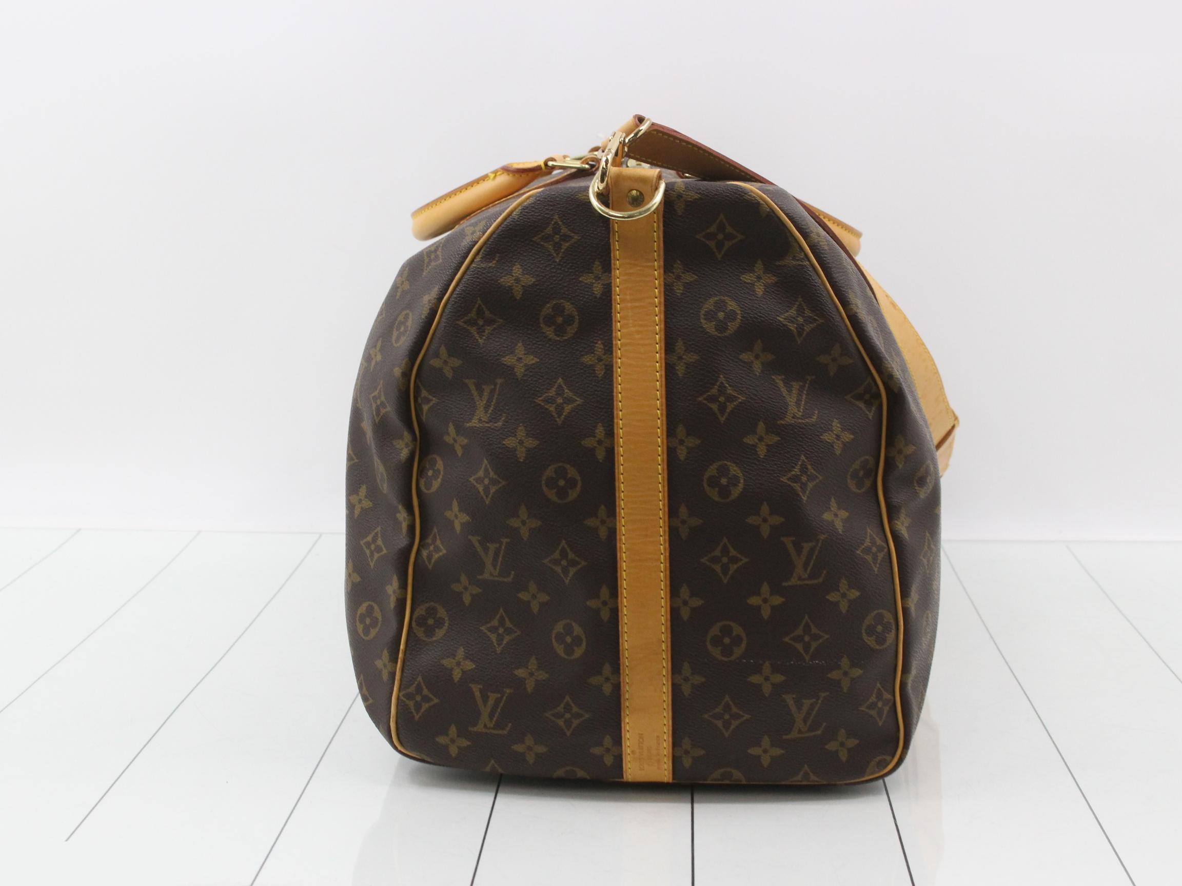 Keepall Bandoulière 60 with shoulder strap, name tag, and handle. — view 4