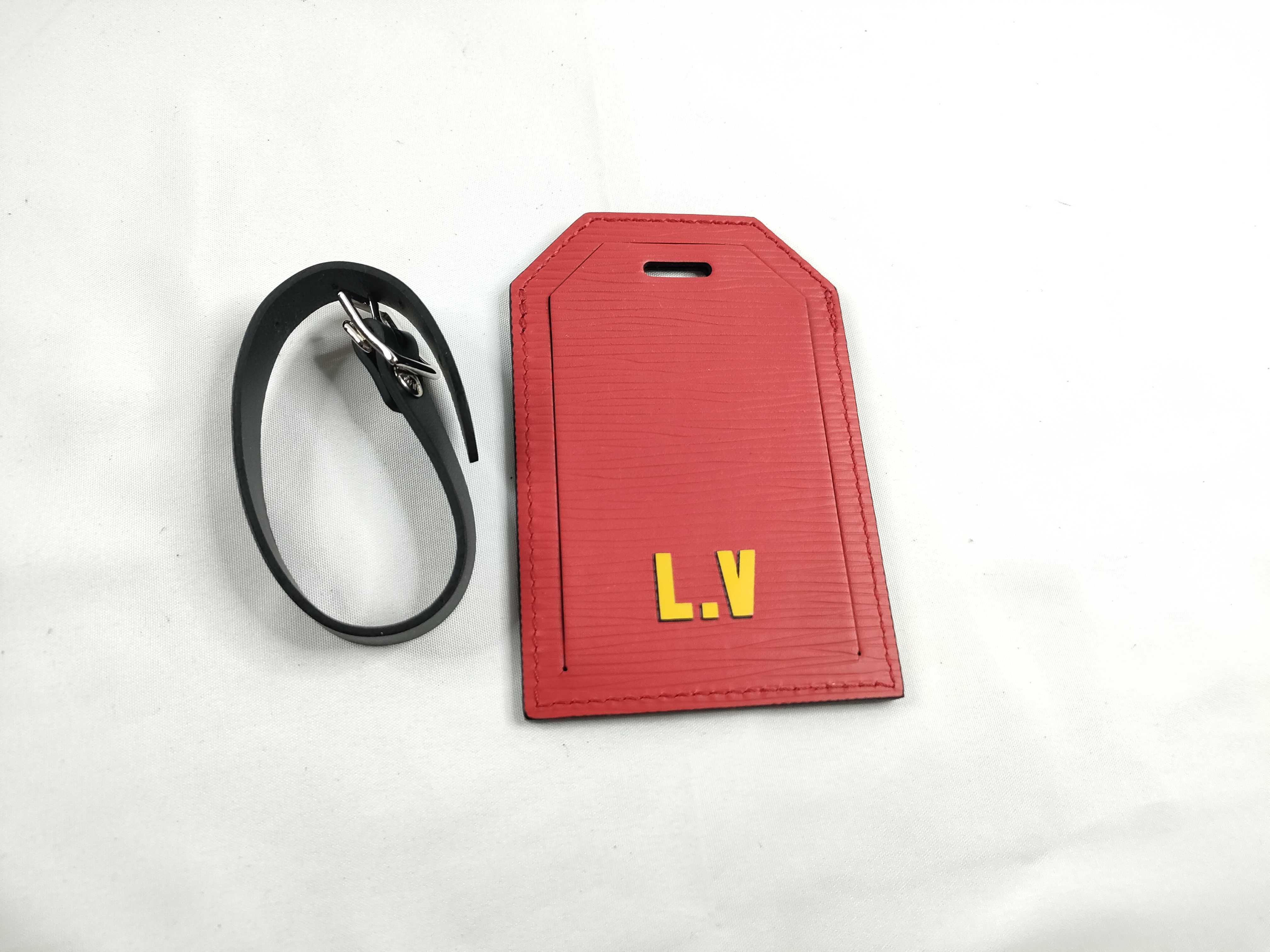 Name Tag (Red), Dust Bag, and Other Accessories