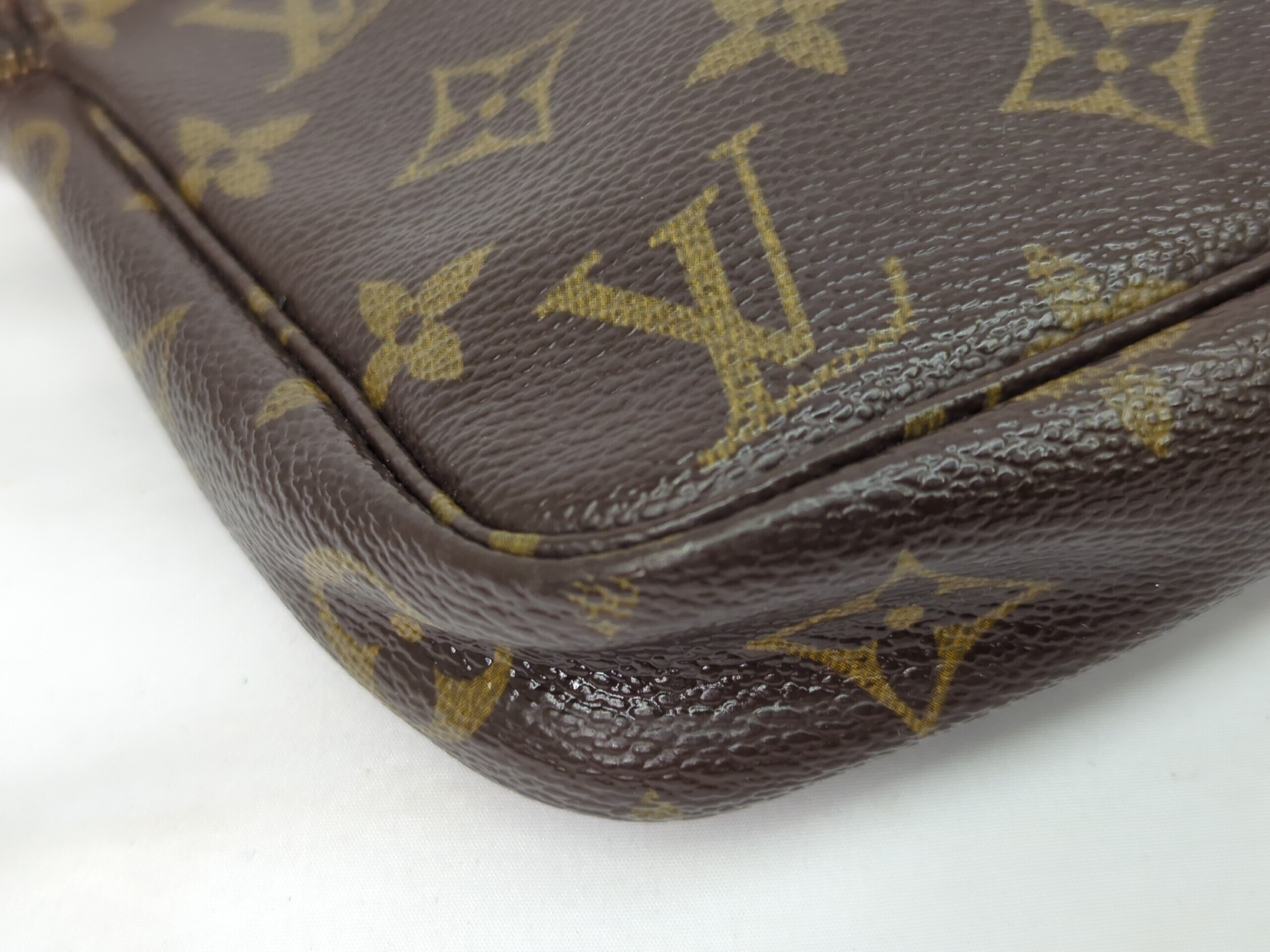 M51980 Monogram Accessoires Handbag — view 3