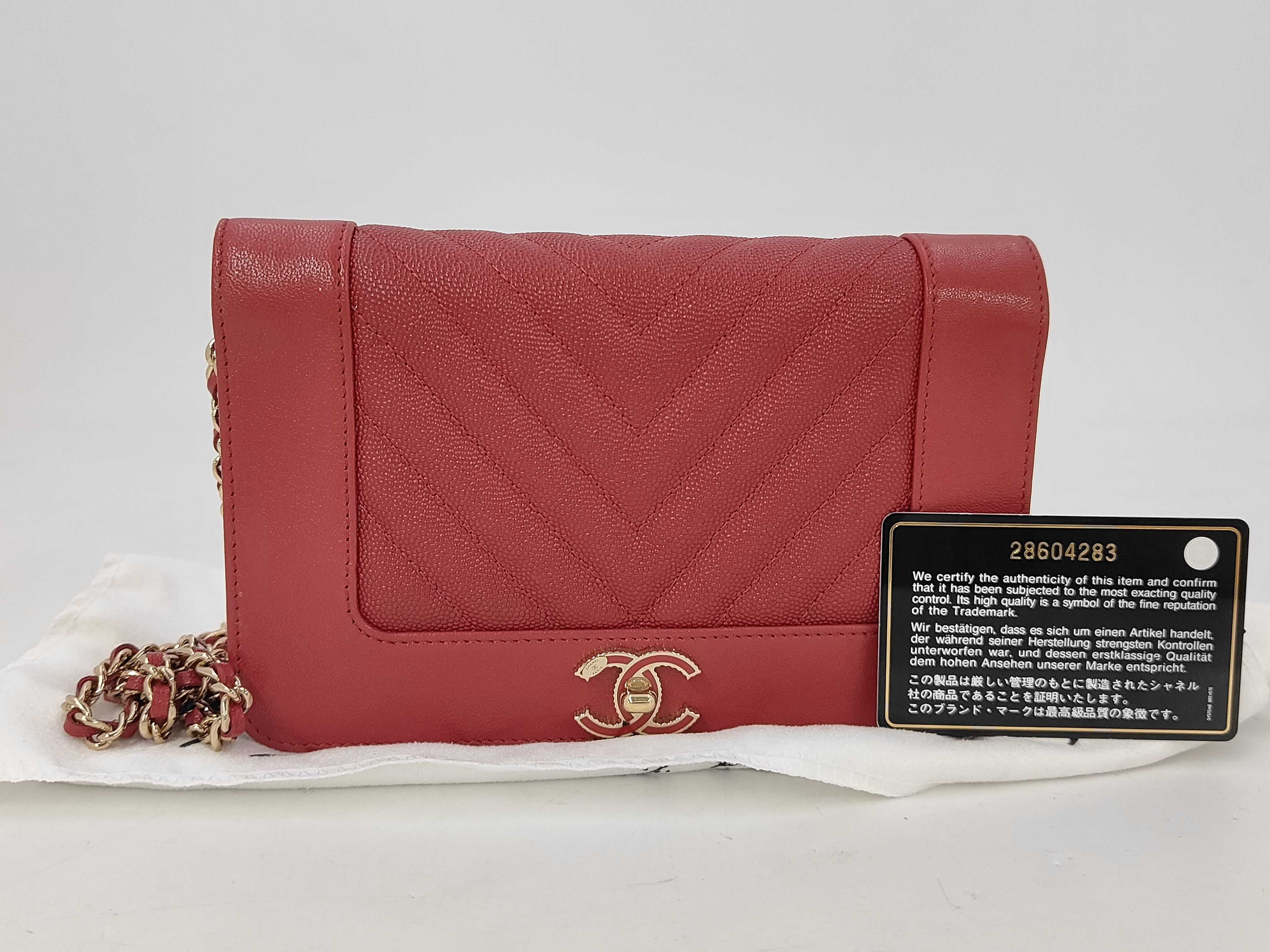 Matelassé Caviar Skin Chain Wallet Shoulder Bag