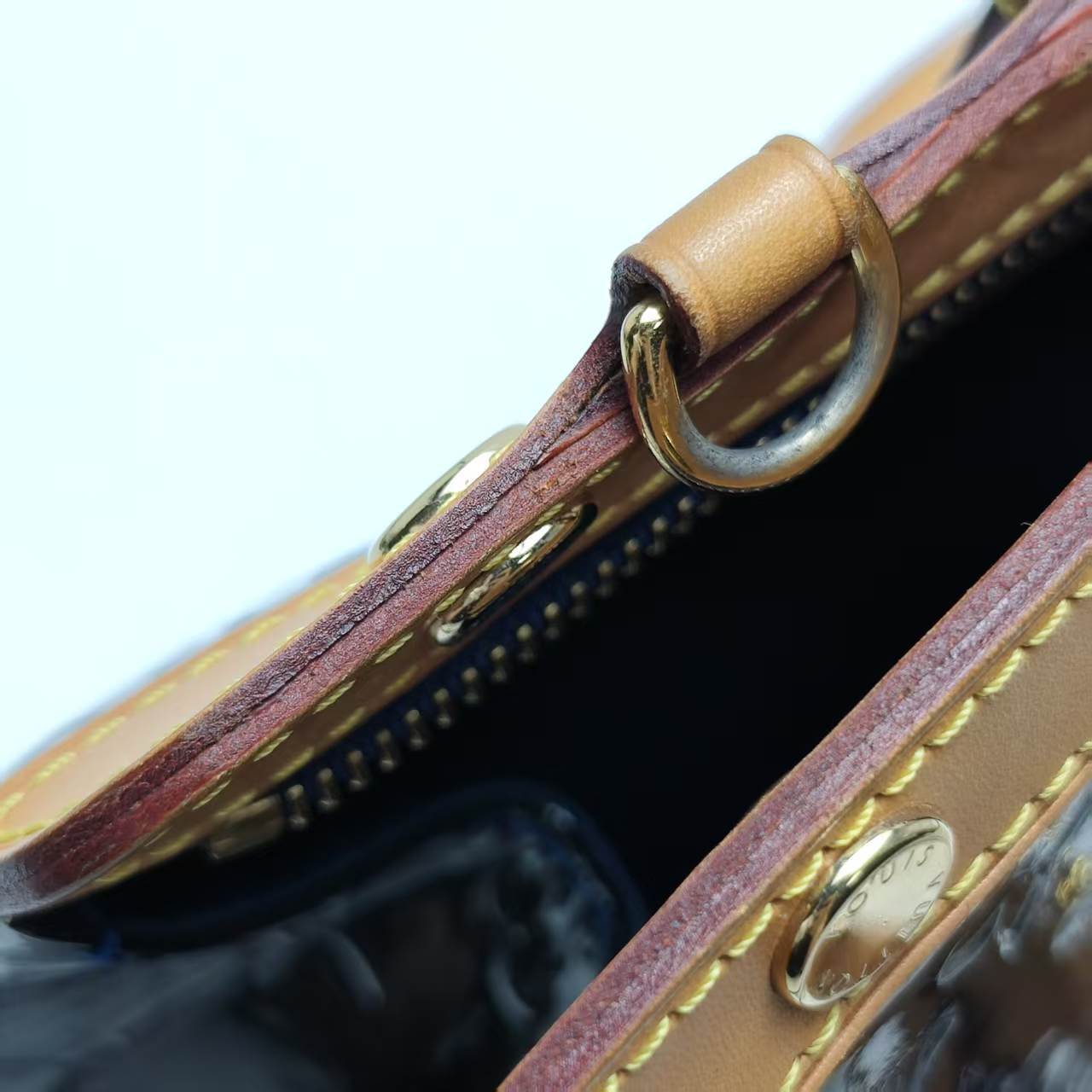 【*Shipped from: China*】LOUIS VUITTON Blair Patent Leather Shoulder Bag — view 10