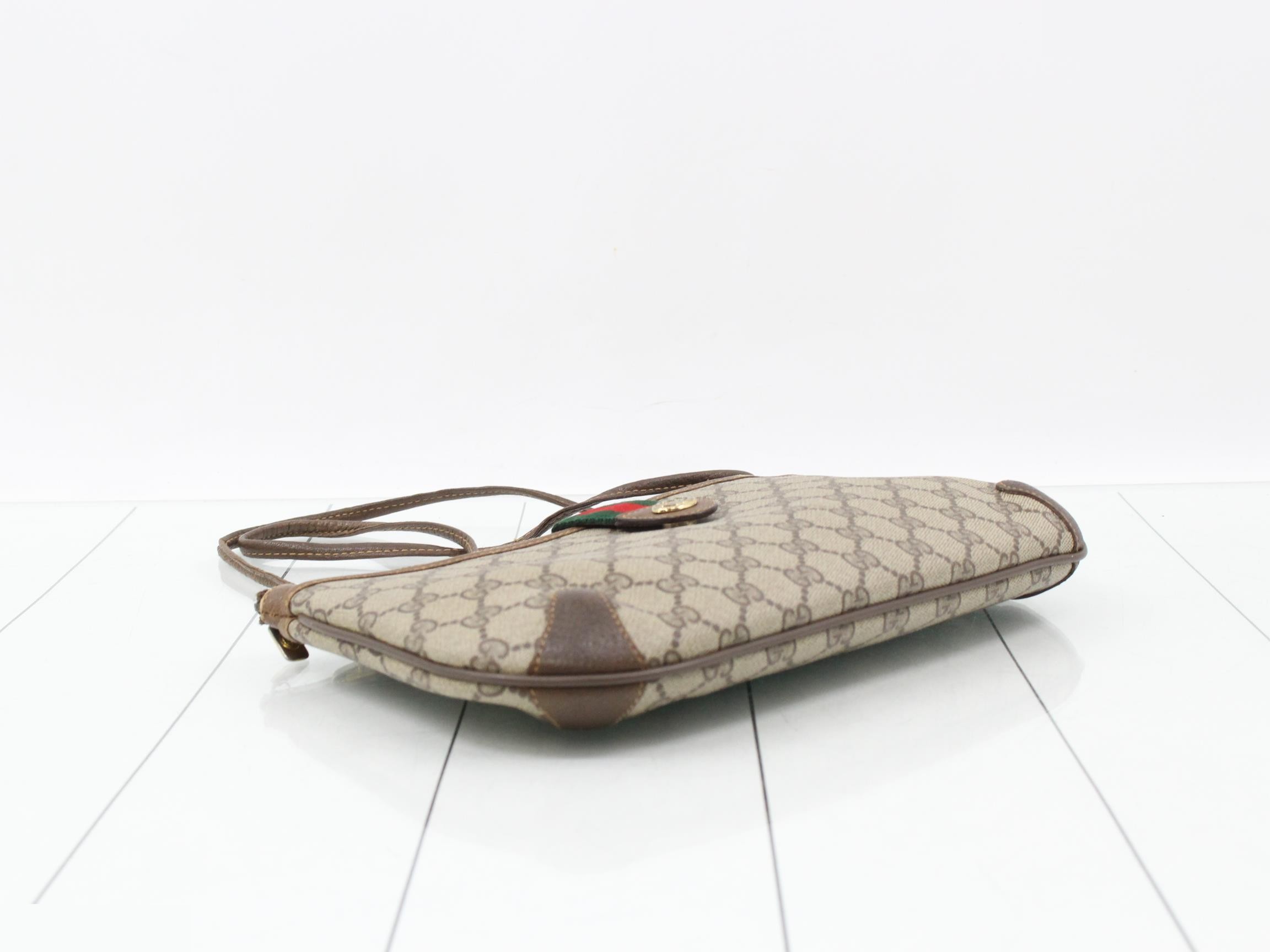 GG Supreme Shoulder Bag — view 5