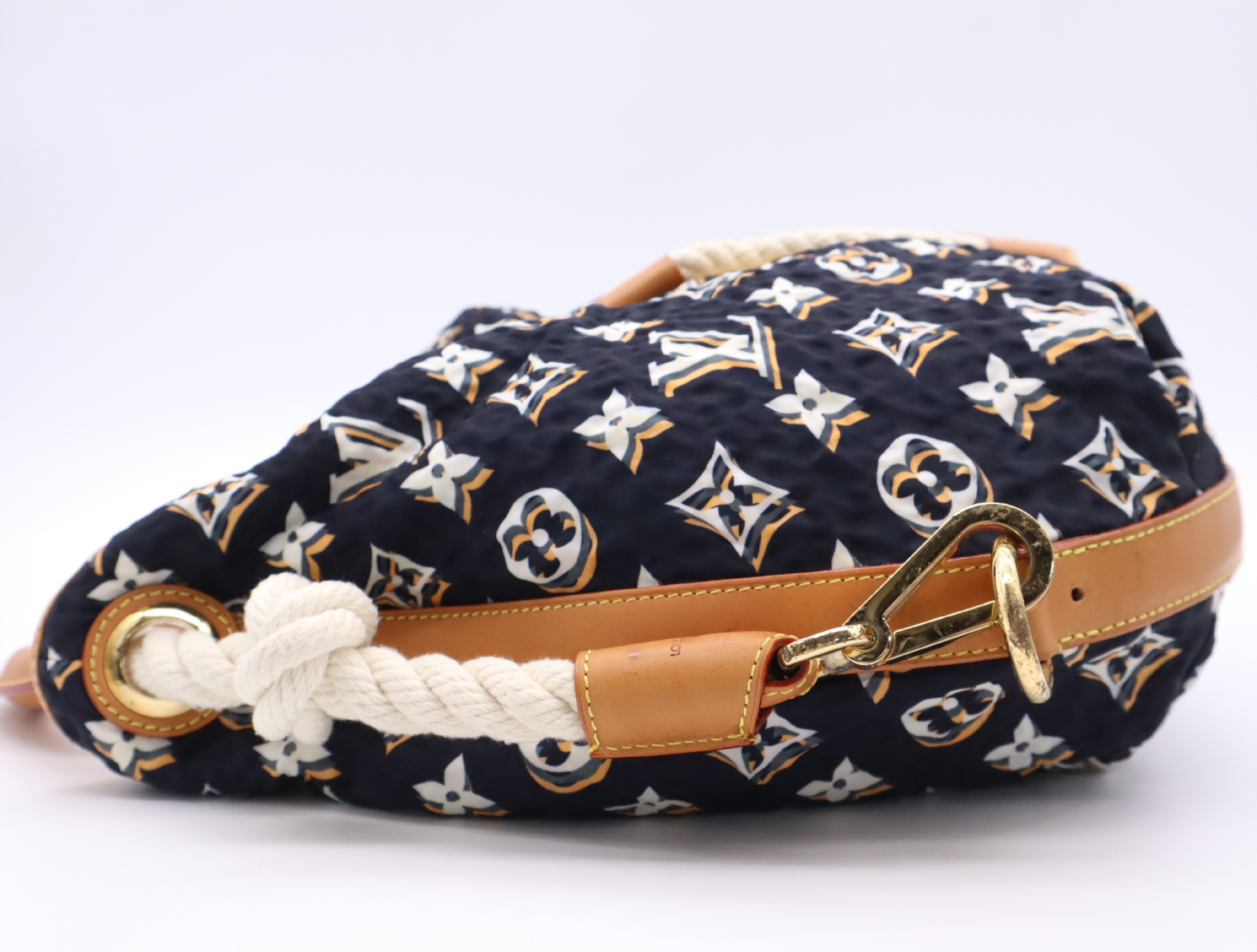 M40235 Cruise Bulle MM Shoulder Bag — view 3