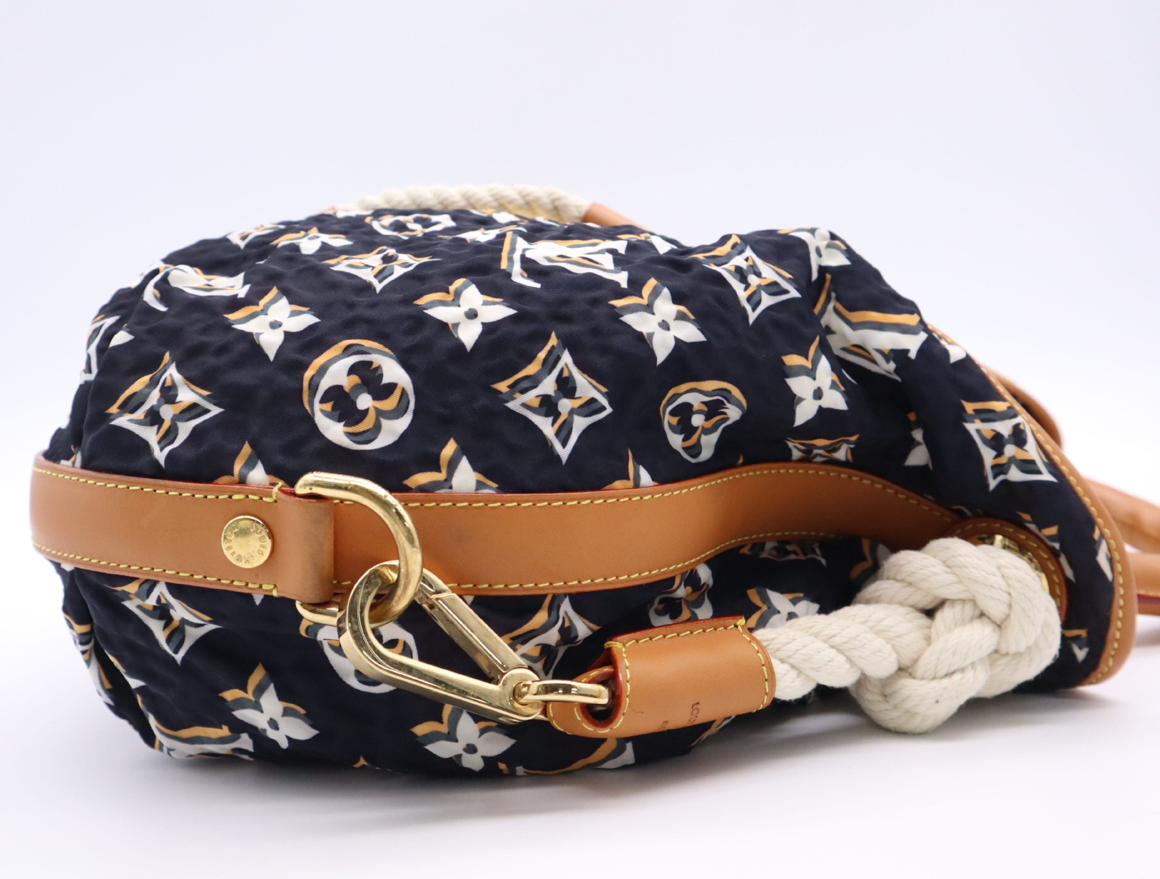 M40235 Cruise Bulle MM Shoulder Bag — view 5