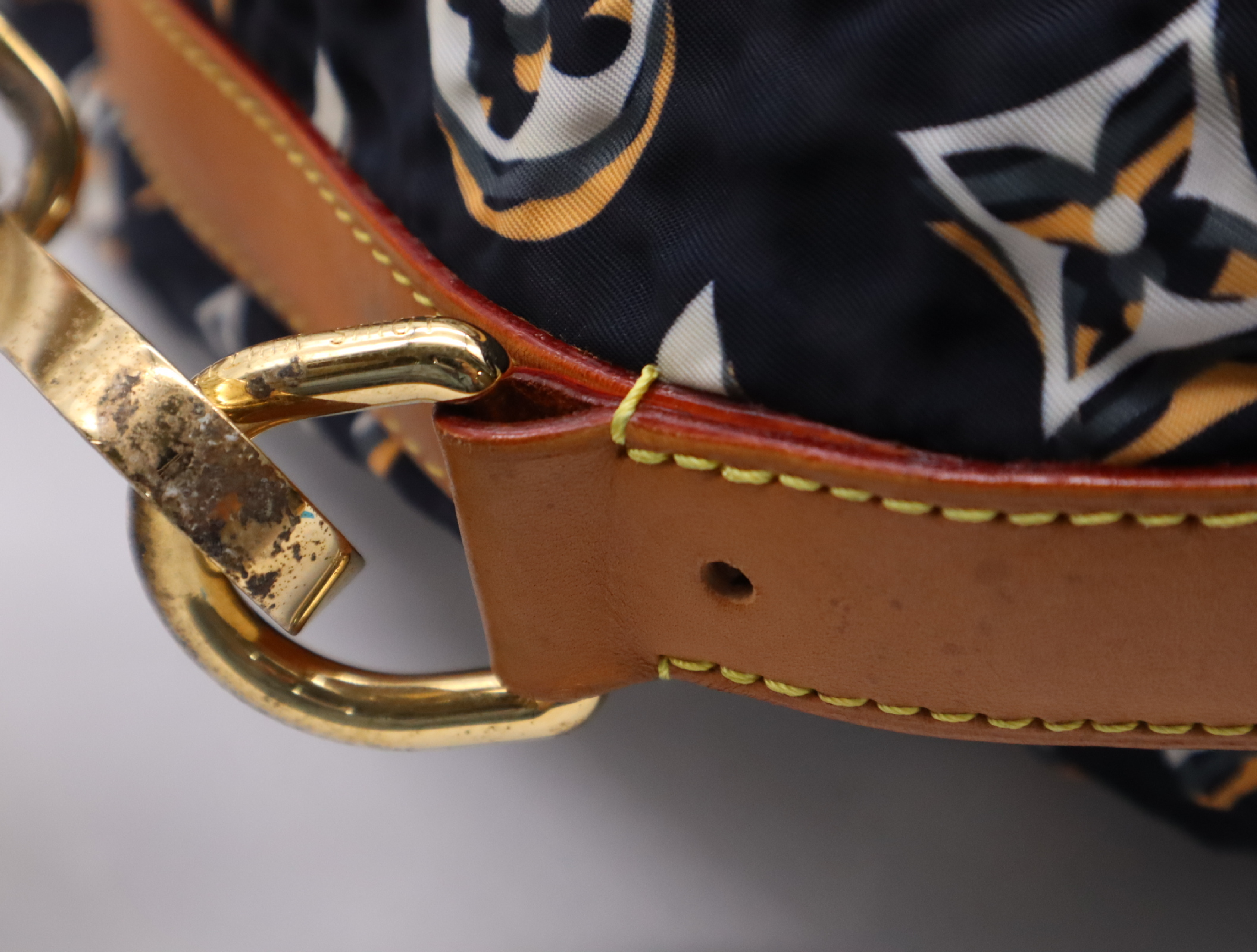 M40235 Cruise Bulle MM Shoulder Bag — view 6