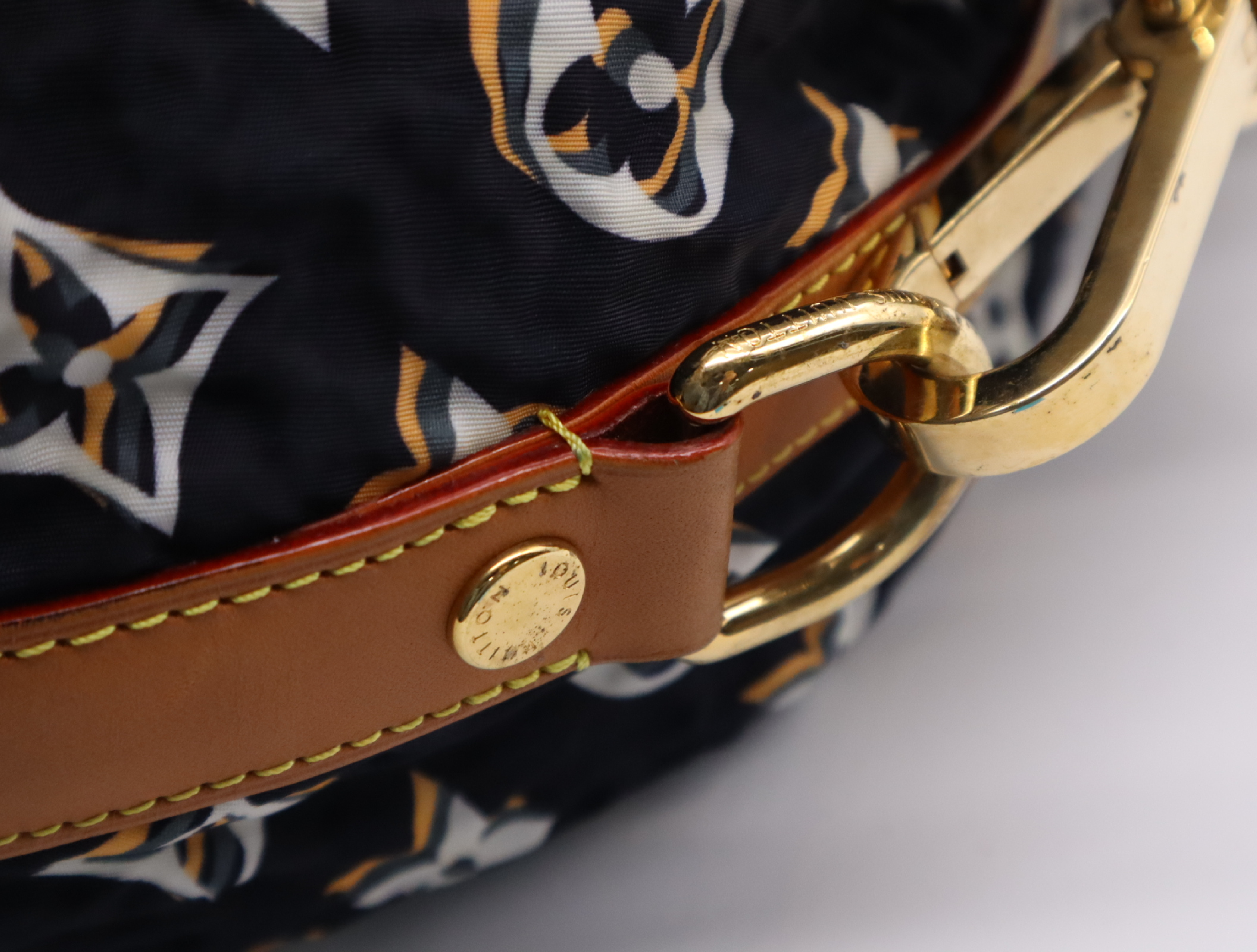 M40235 Cruise Bulle MM Shoulder Bag — view 7