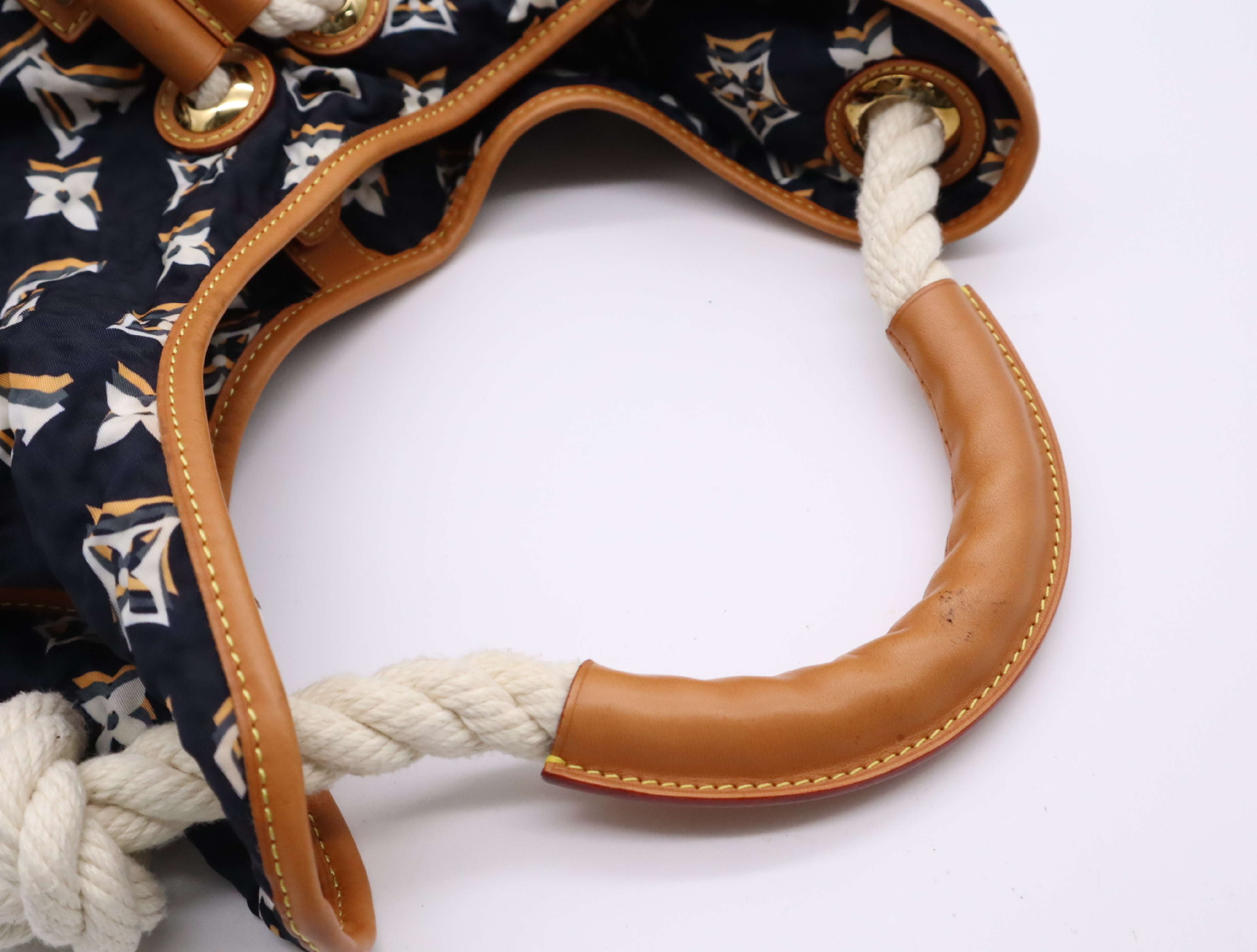 M40235 Cruise Bulle MM Shoulder Bag — view 10