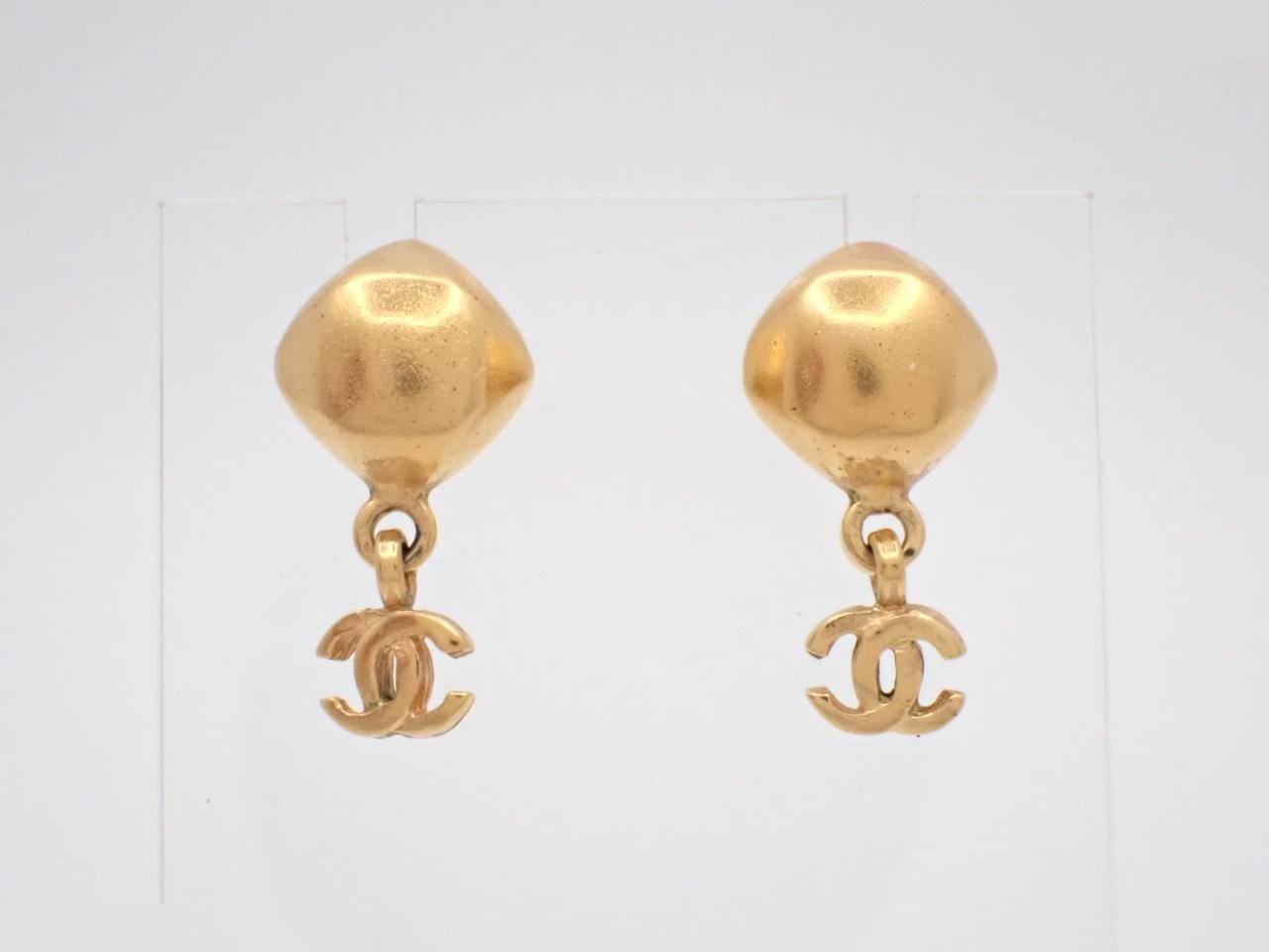 Coco Mark Swing Earrings