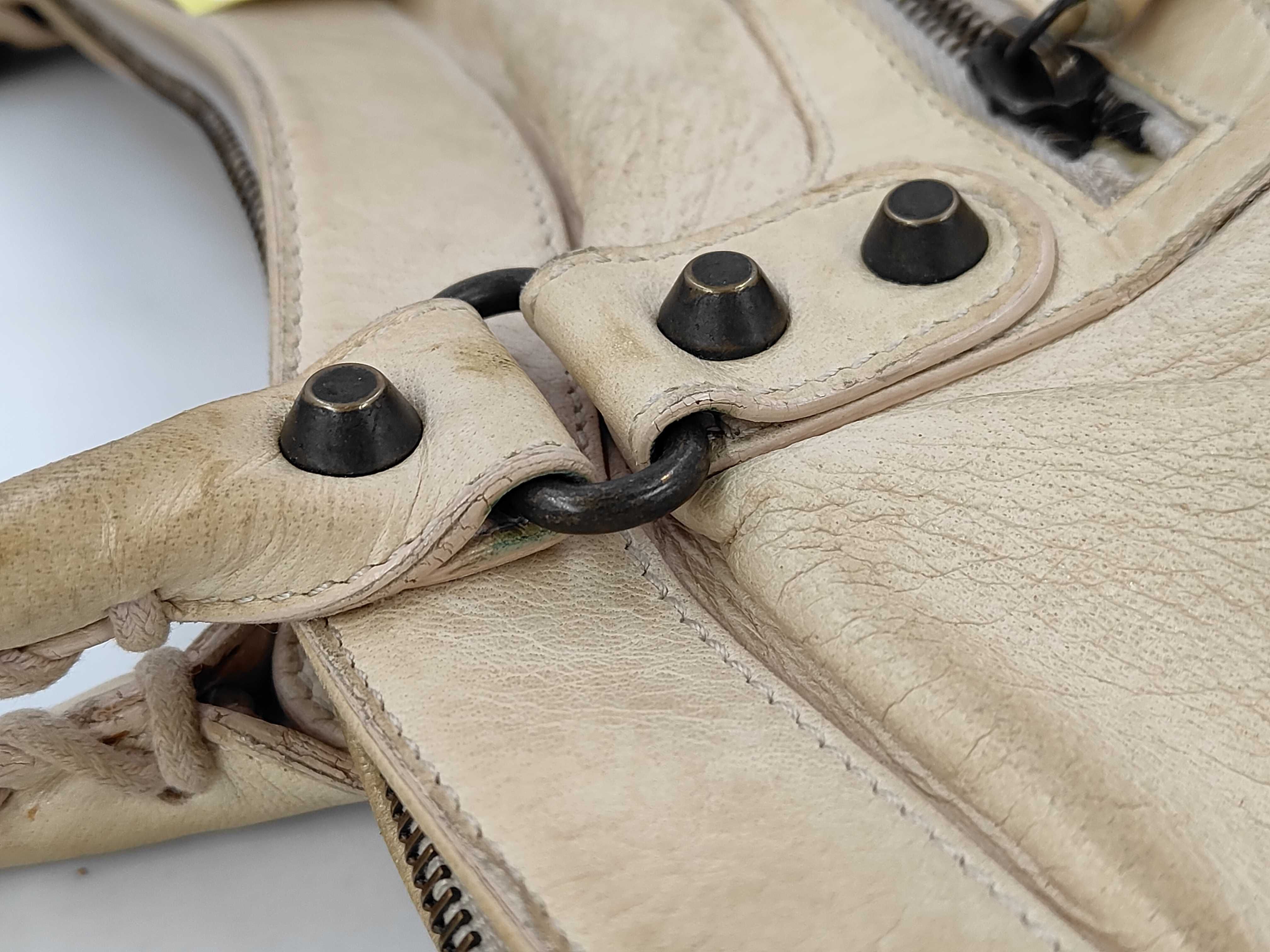 The Giant City 128522 Beige Handbag — view 5
