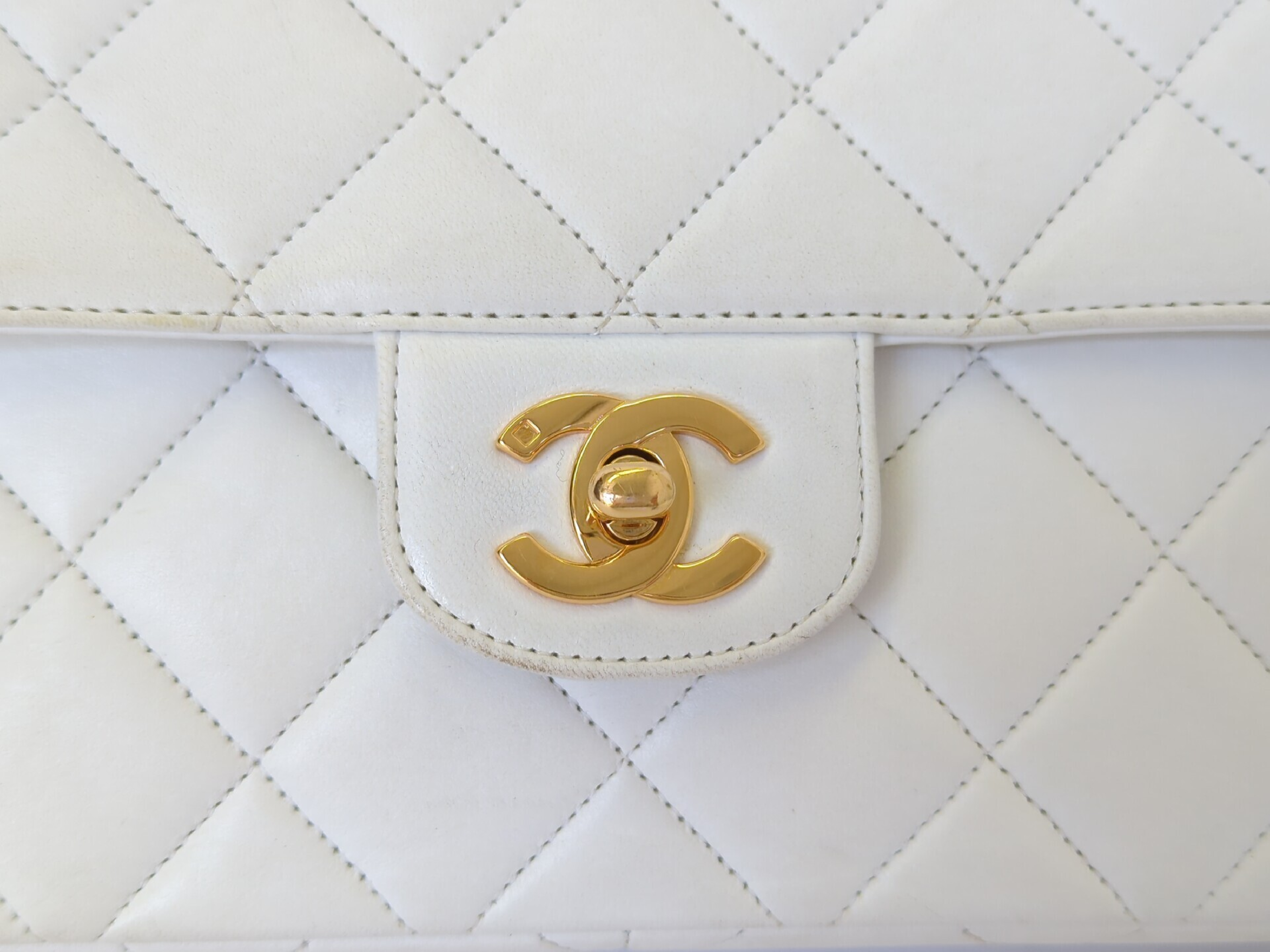 Lambskin White Single Flap Chain Shoulder Bag — view 11