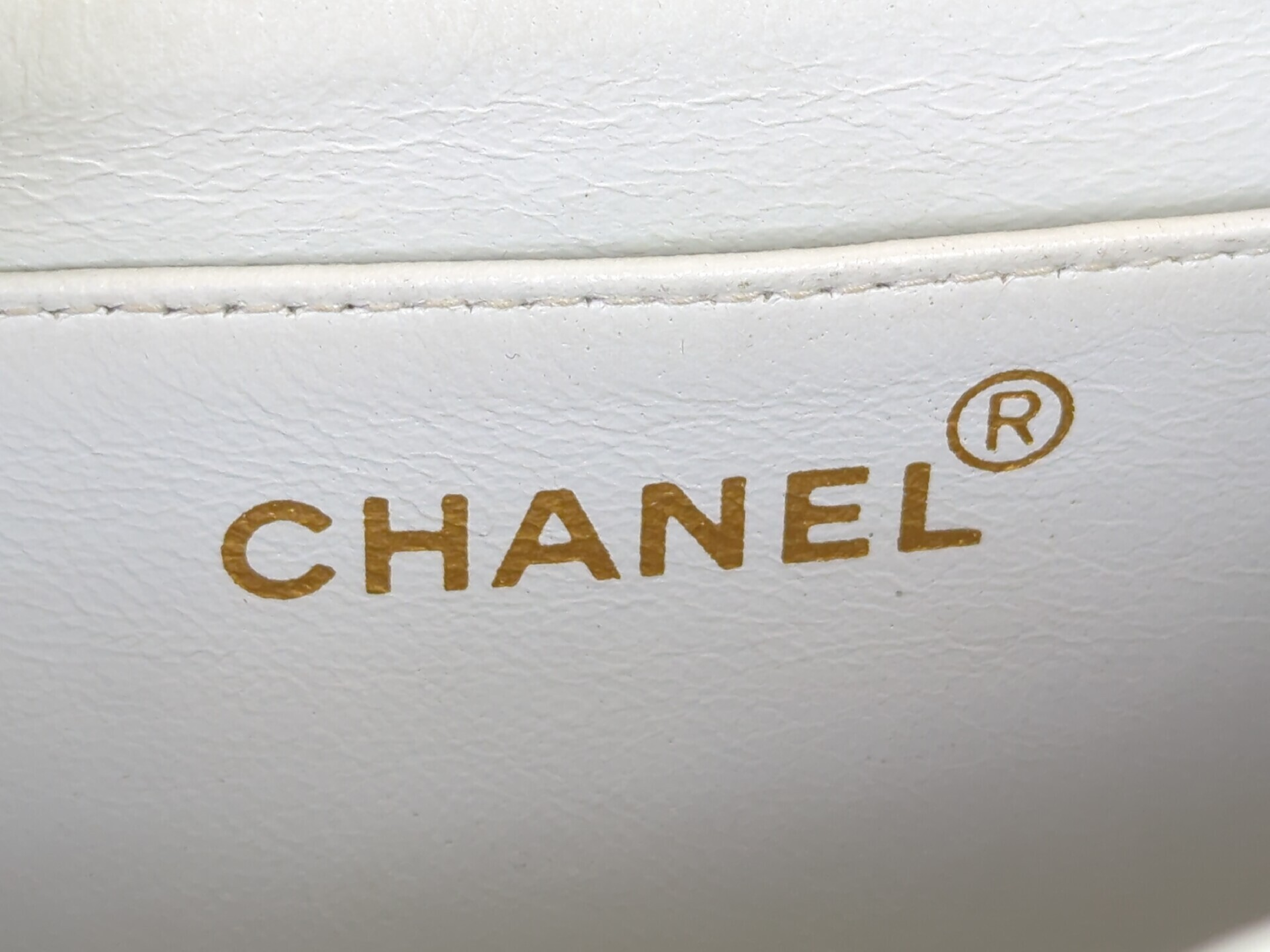 Lambskin White Single Flap Chain Shoulder Bag — view 15