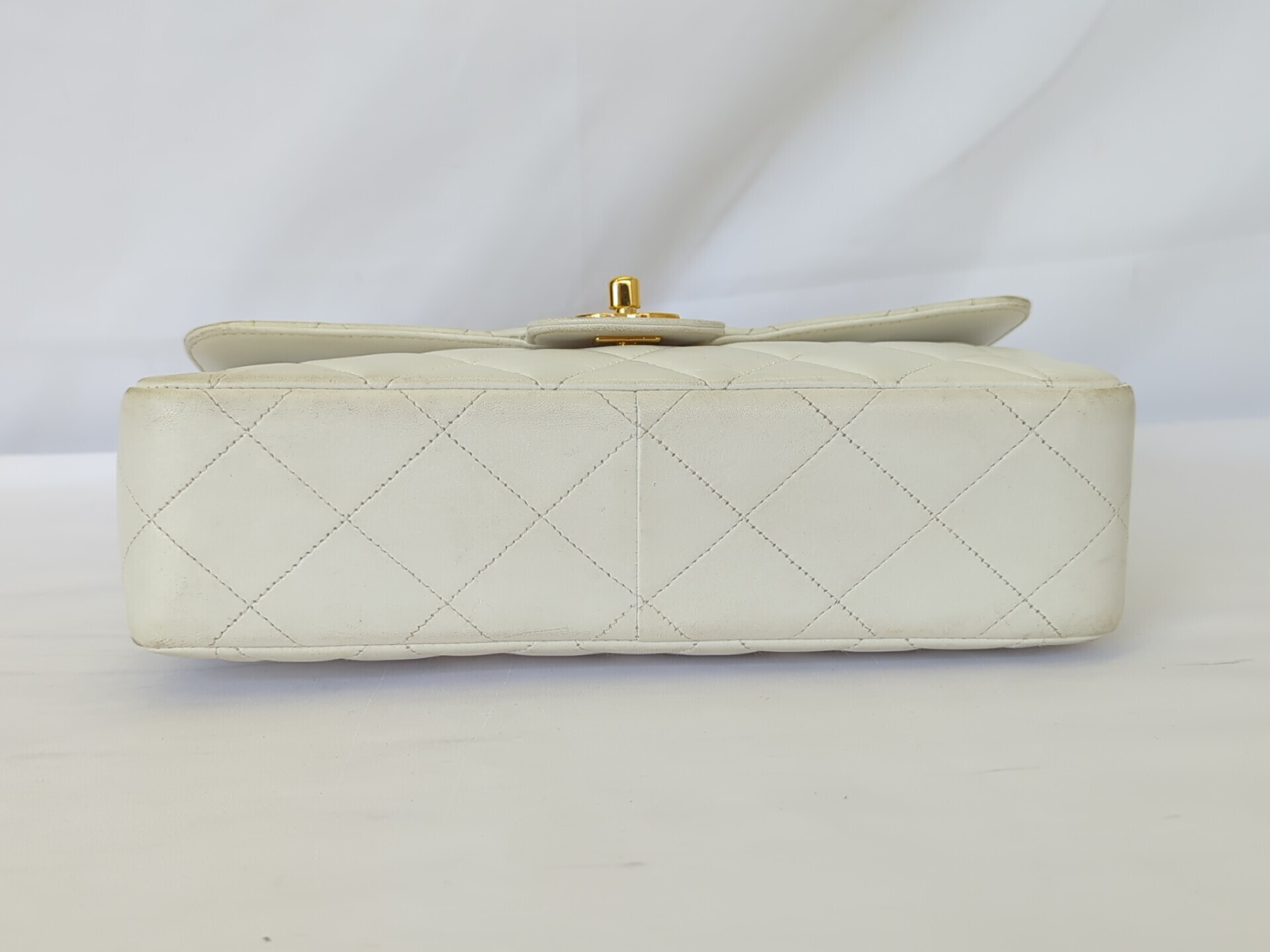 Lambskin White Single Flap Chain Shoulder Bag — view 5