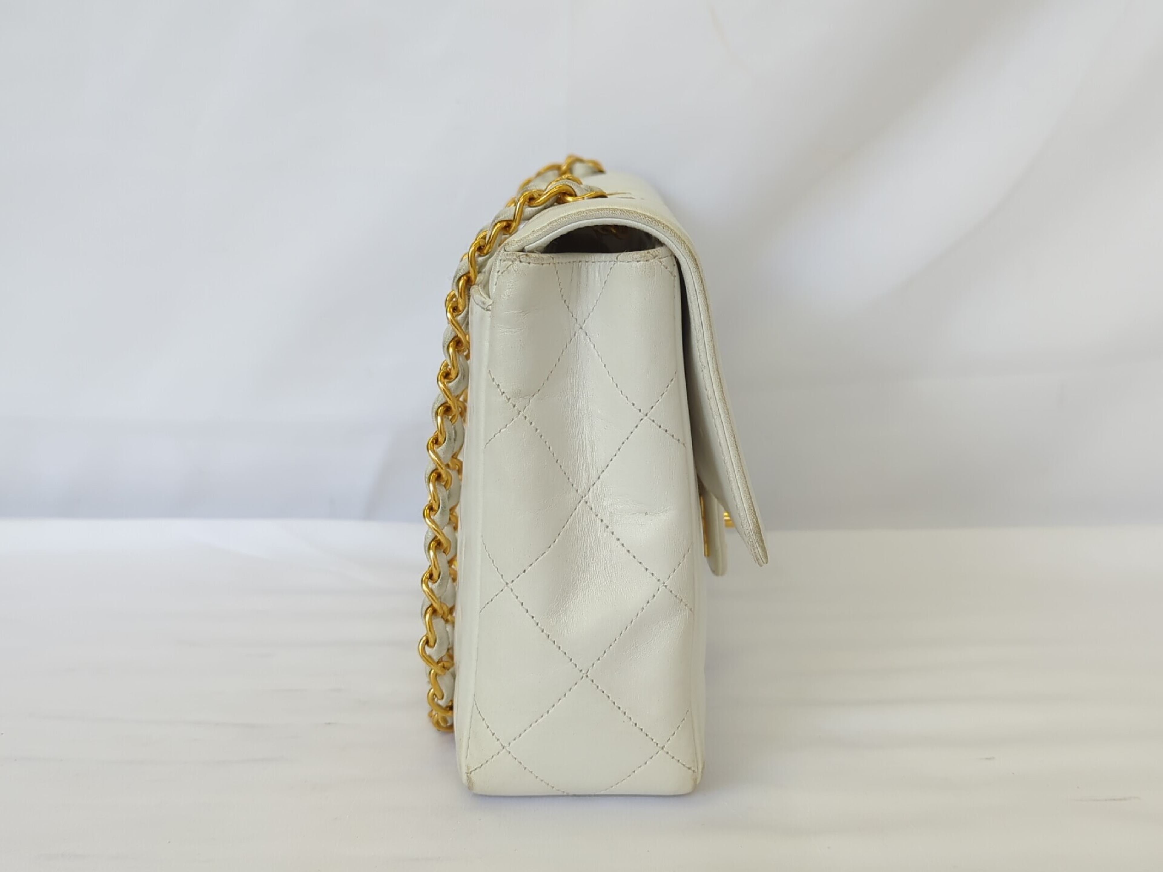 Lambskin White Single Flap Chain Shoulder Bag — view 7