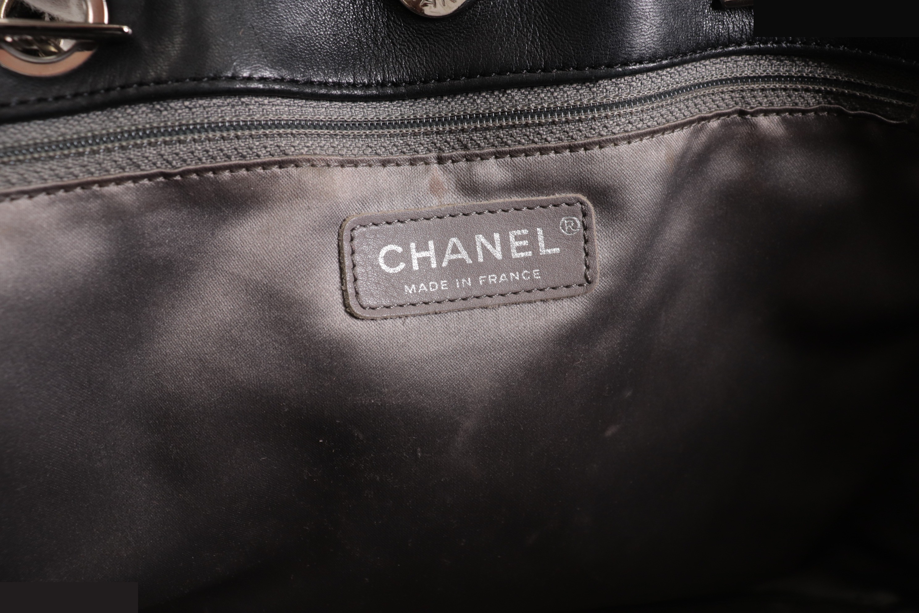 DecaCoco Tweed x Vinyl Chain Tote Bag, Item No. 13 — view 9