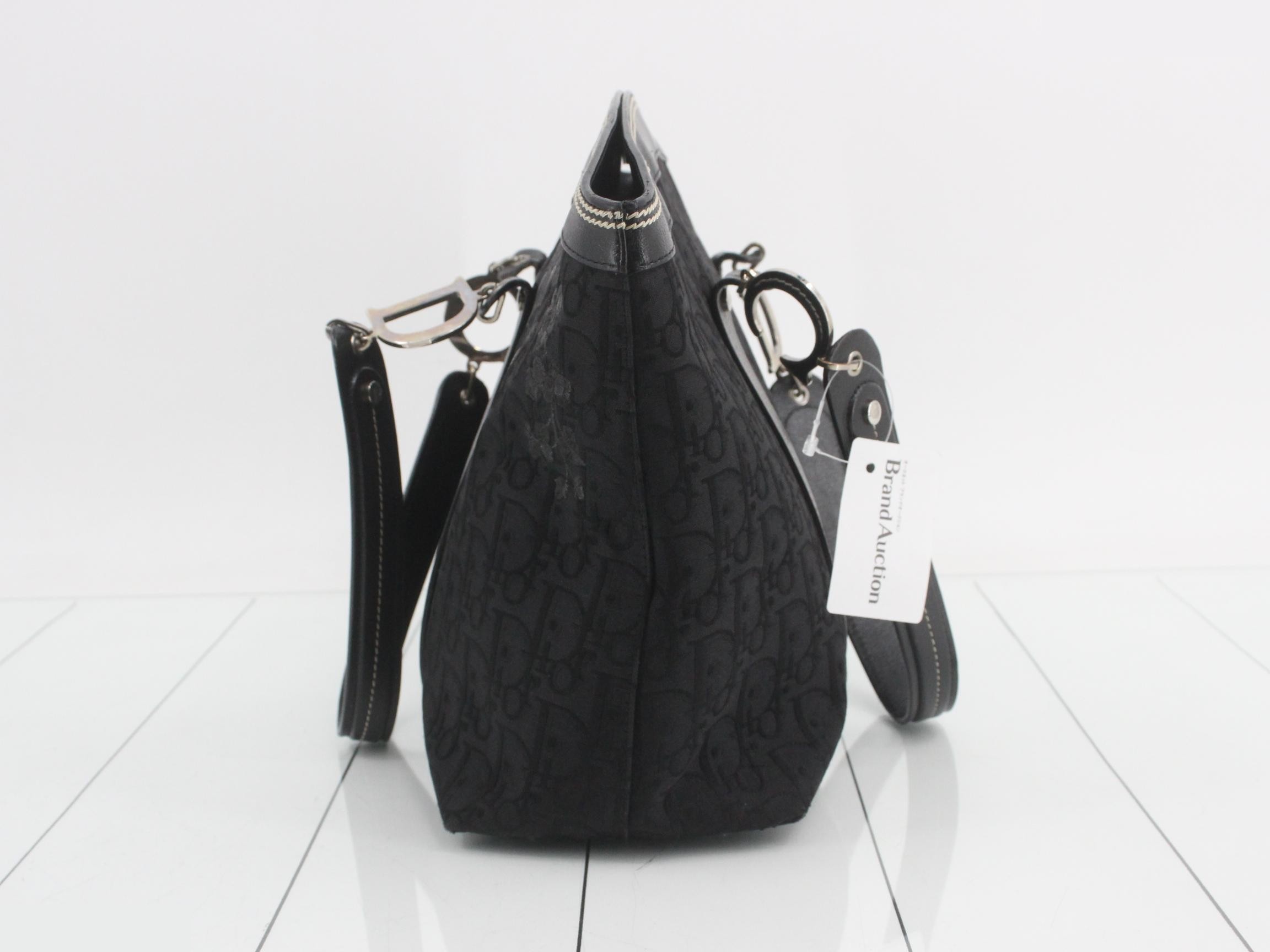 Trotter (bag) - Embroidered handbag — view 3