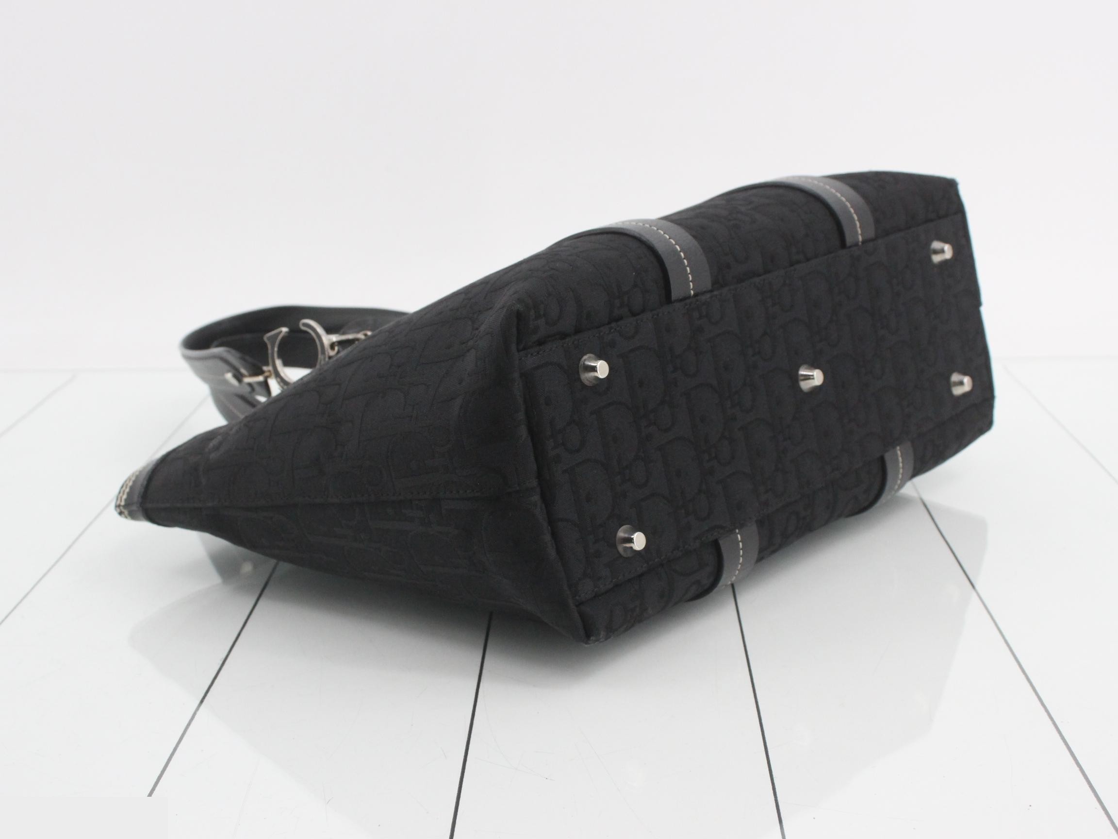Trotter (bag) - Embroidered handbag — view 5
