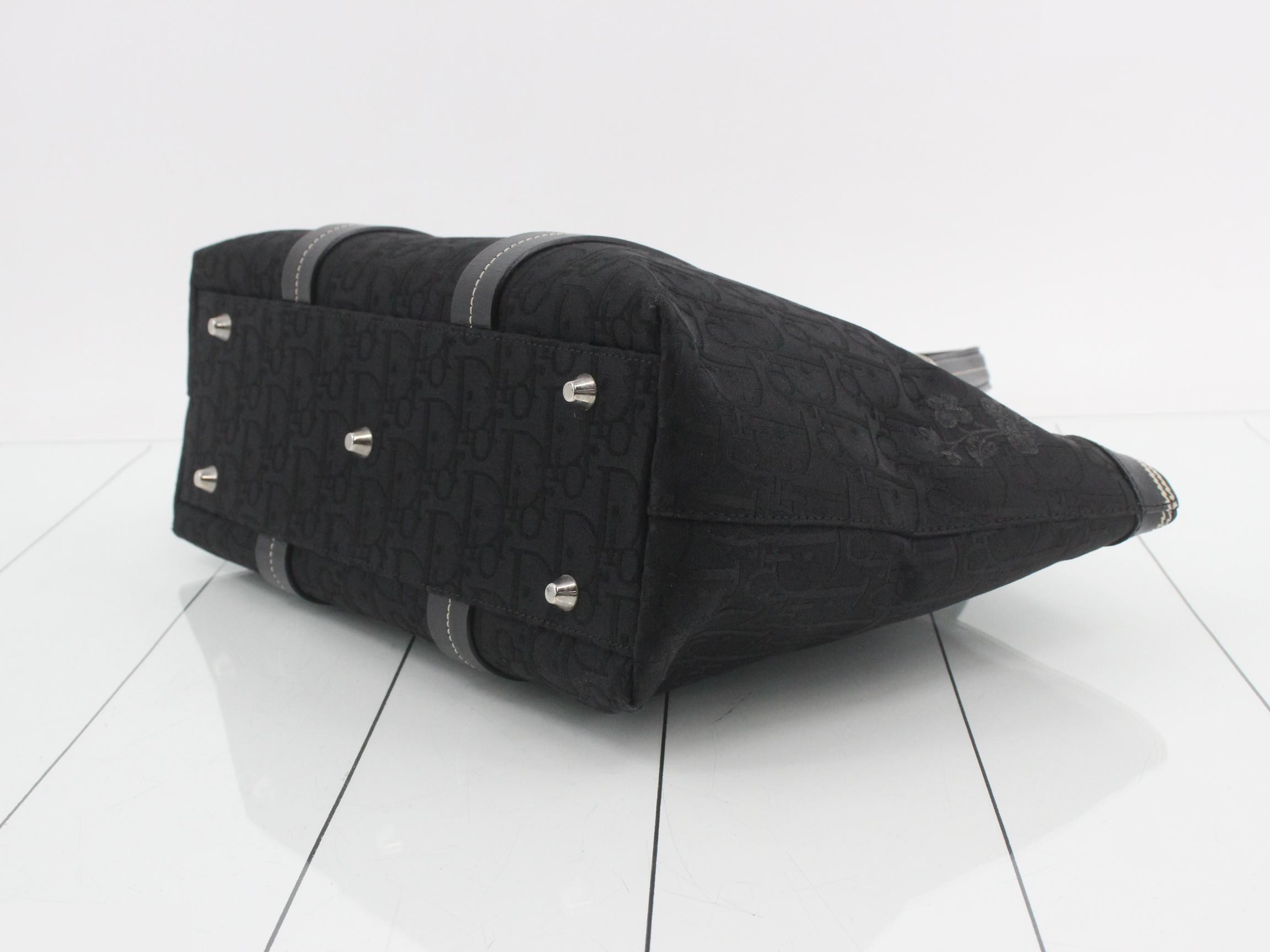 Trotter (bag) - Embroidered handbag — view 6