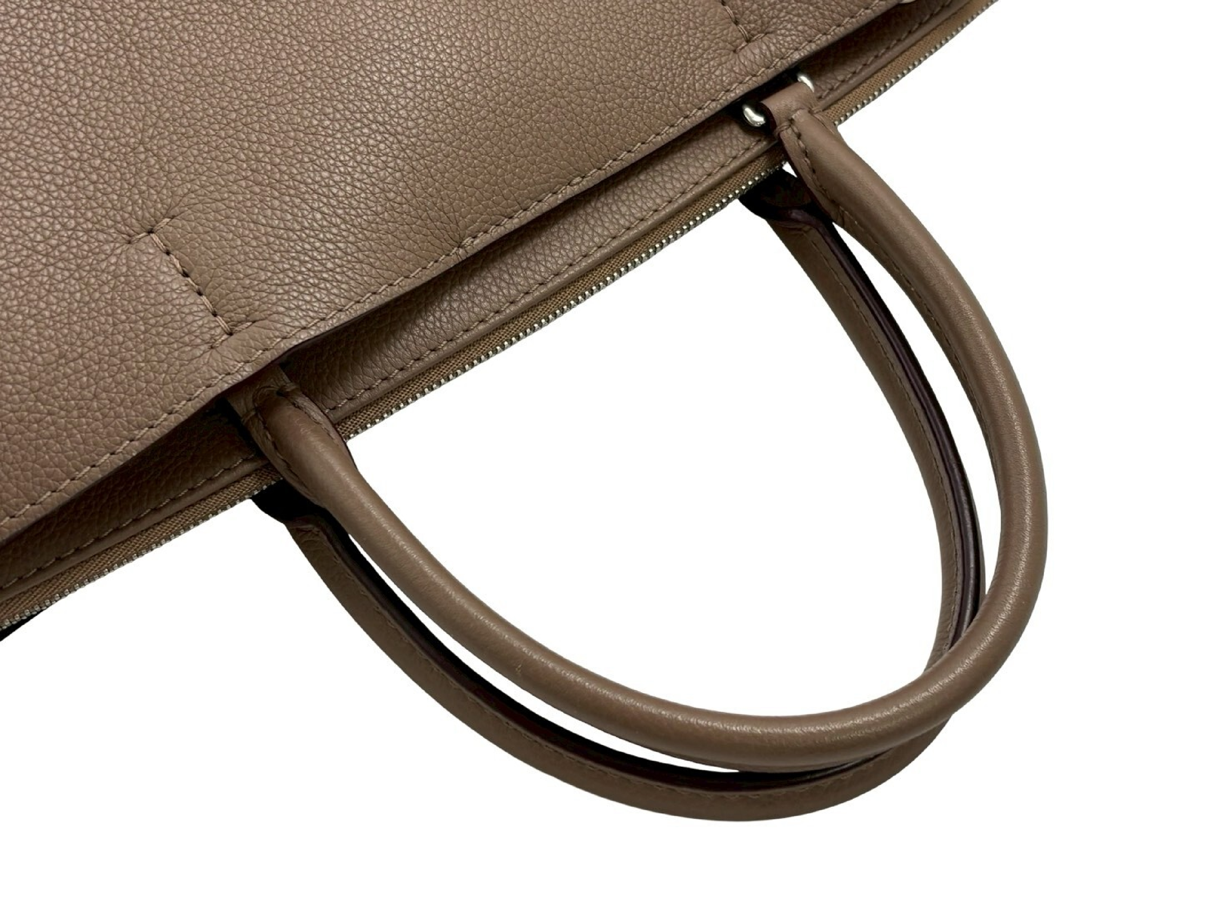Lock Me Tote AR3107 Tote Bag — view 6