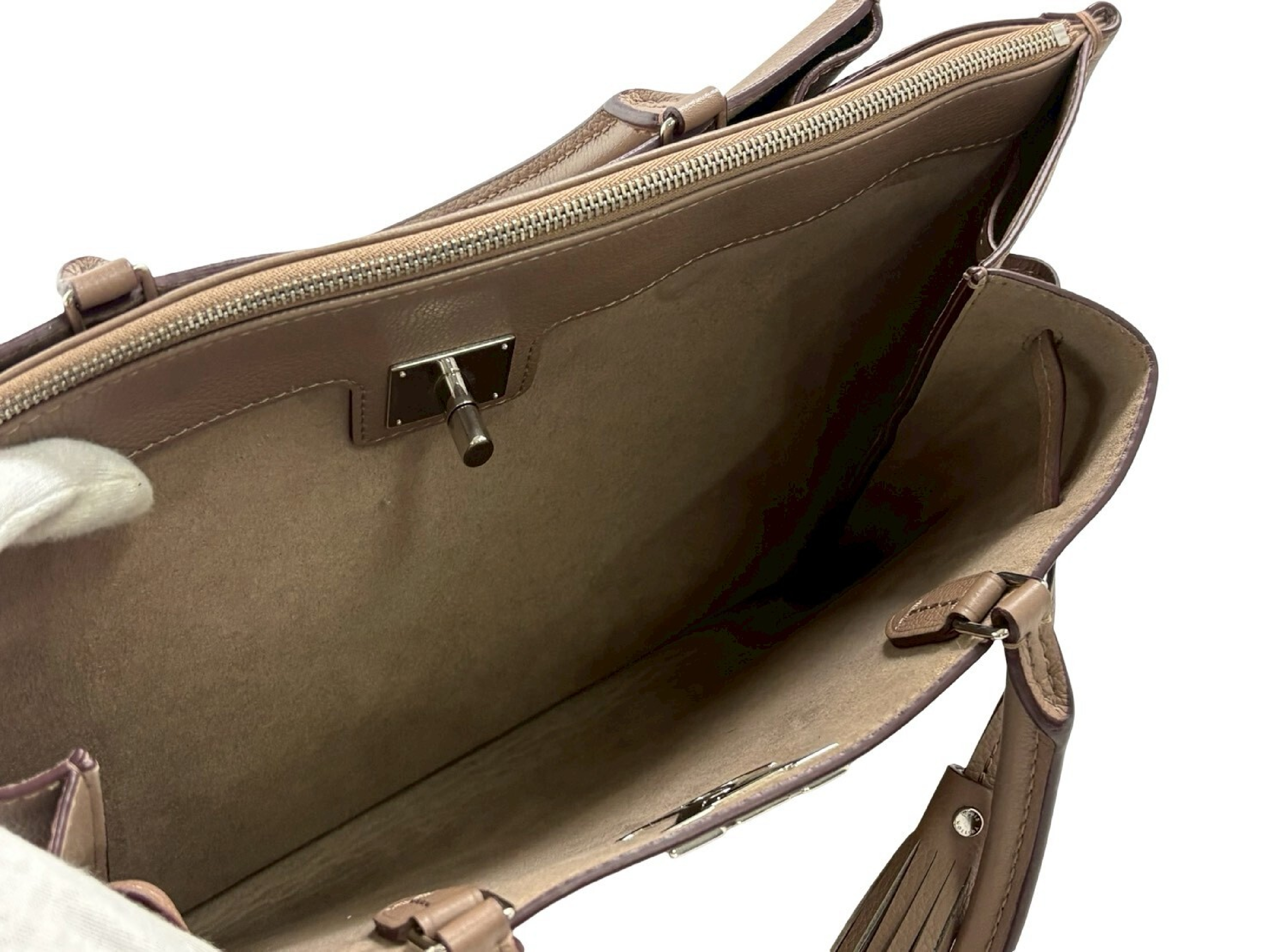 Lock Me Tote AR3107 Tote Bag — view 7