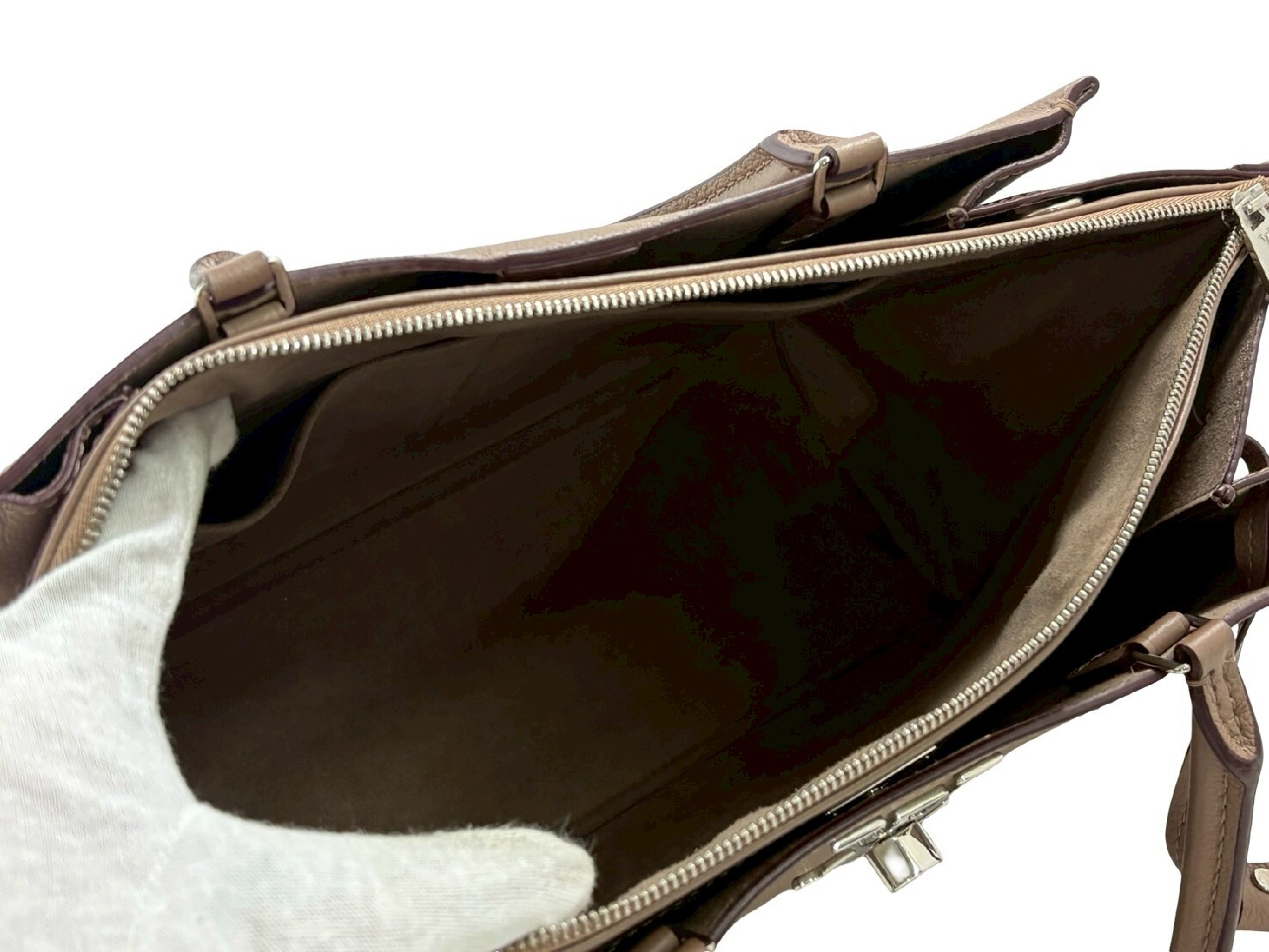 Lock Me Tote AR3107 Tote Bag — view 8