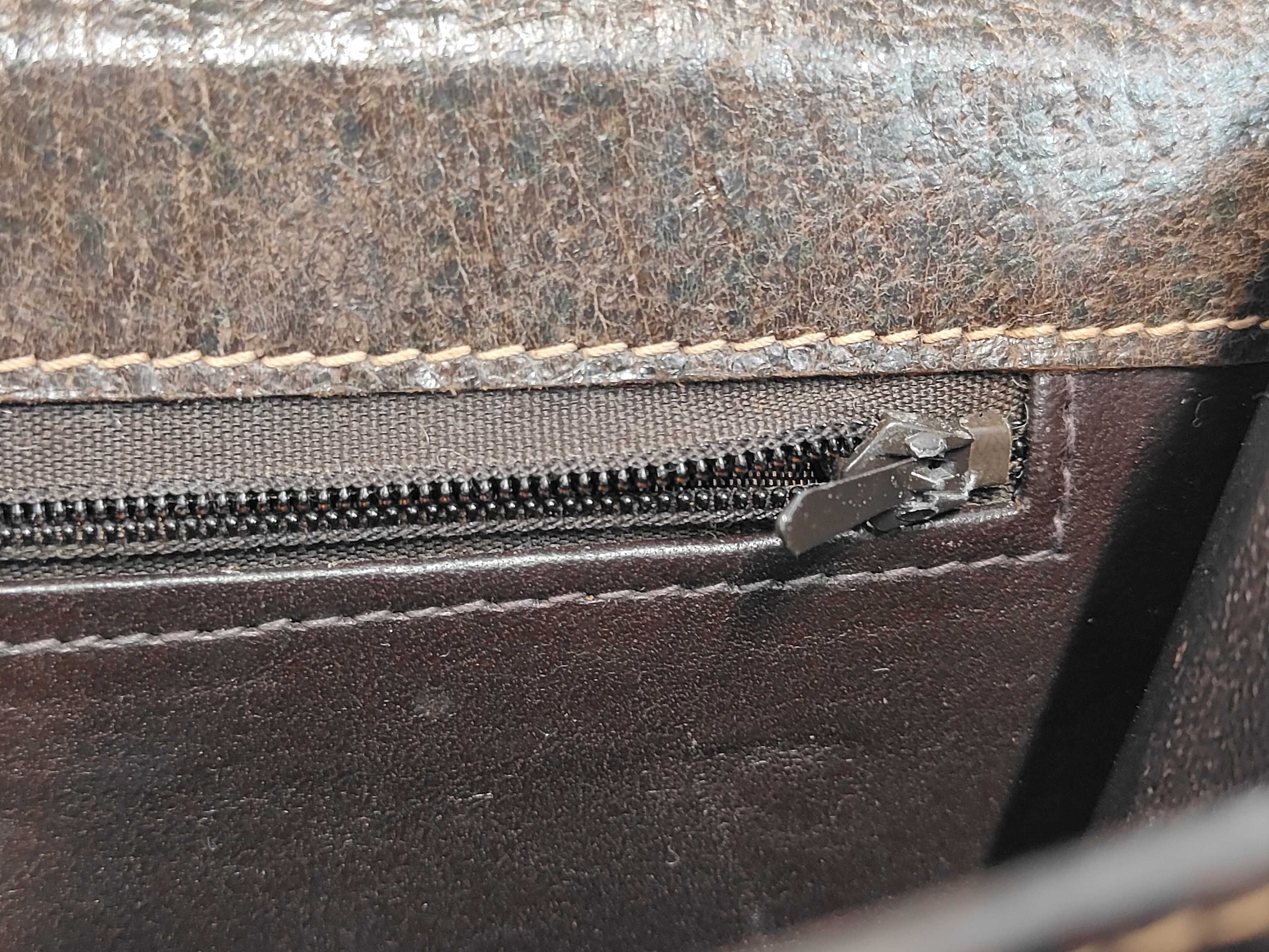 GG Supreme Old Shoulder Bag — view 9