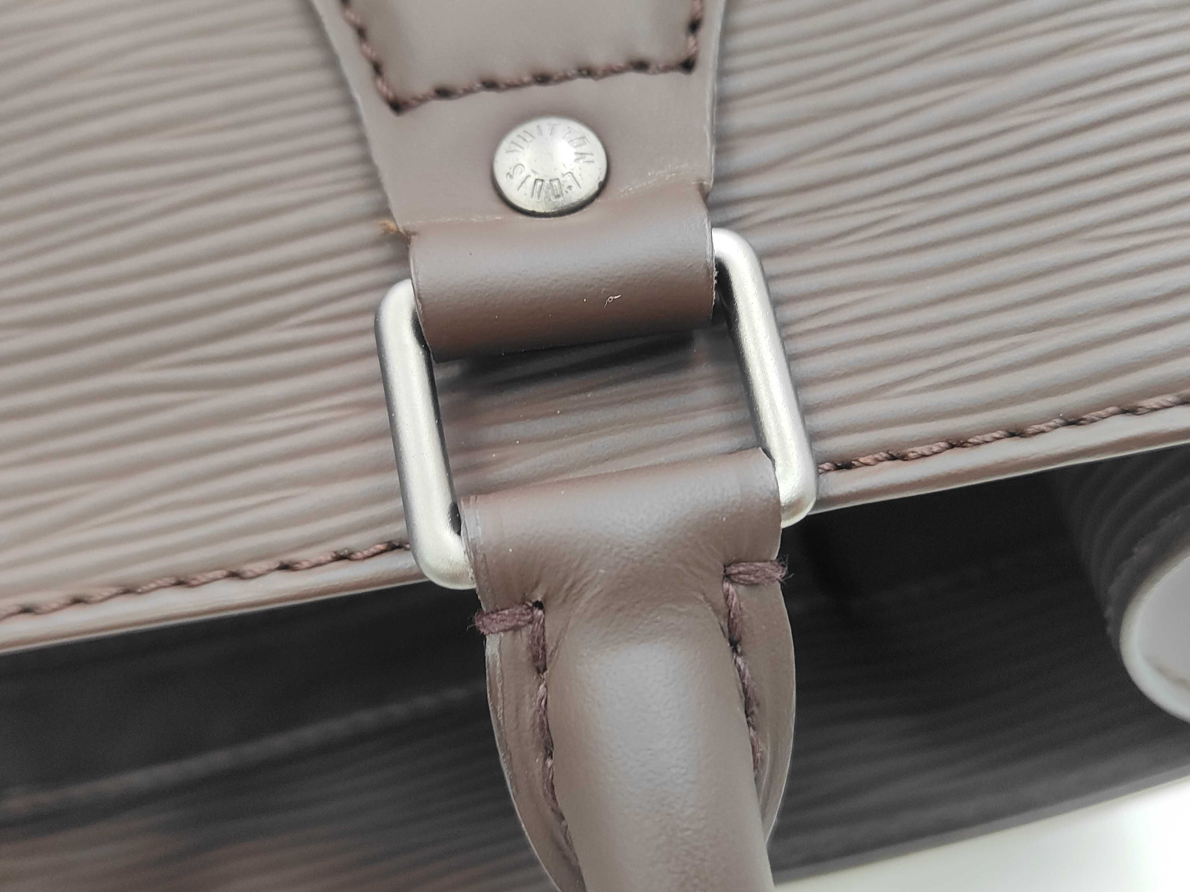 Epi Sac Plat PM Brown Tote Bag — view 5