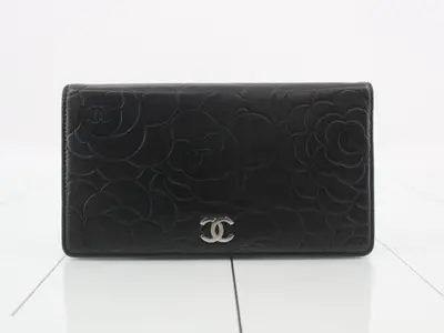Camellia Leather Bi-fold Long Wallet, Black