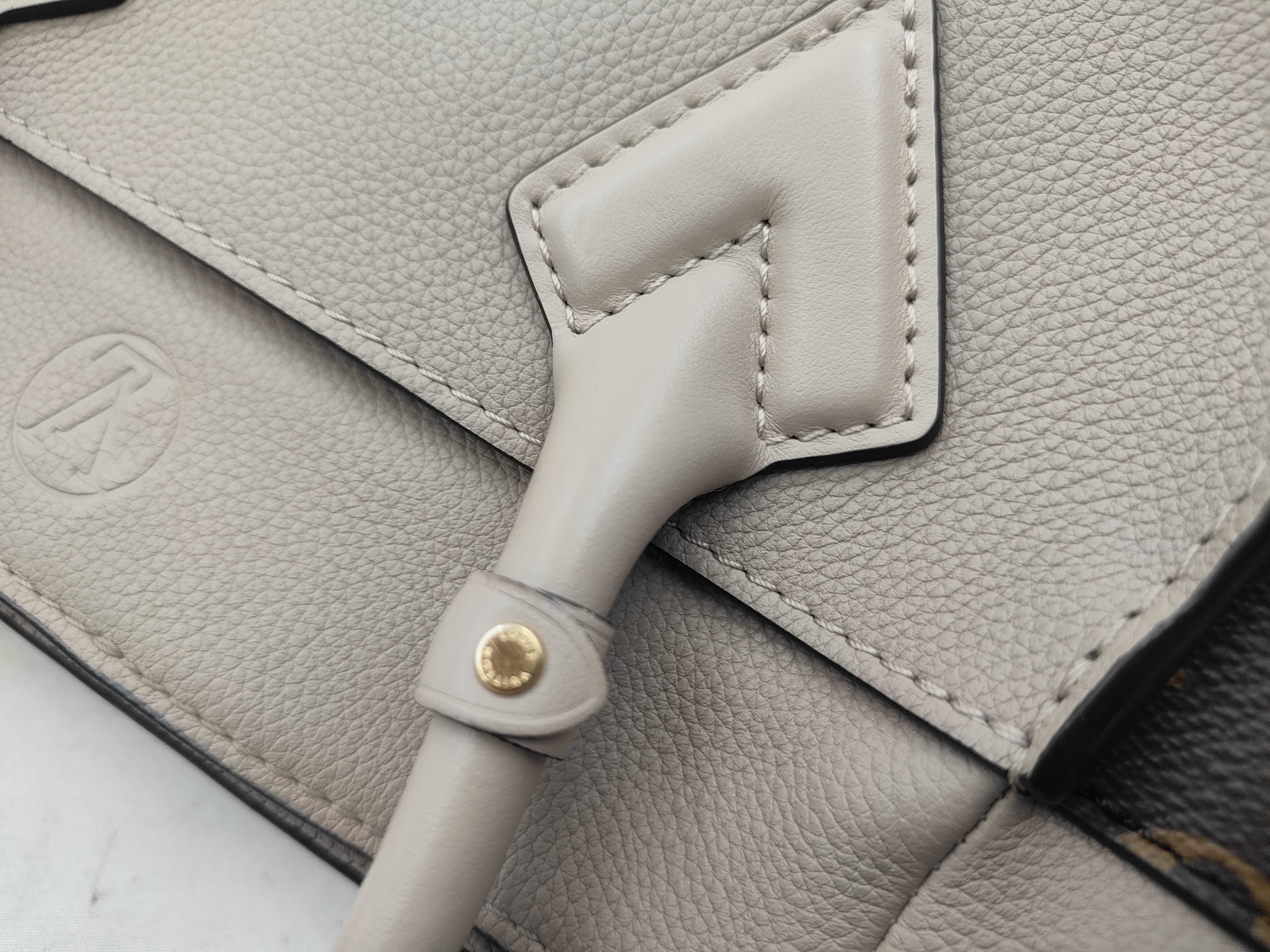 On My Side PM 2-Way Shoulder Leather Handbag — view 5