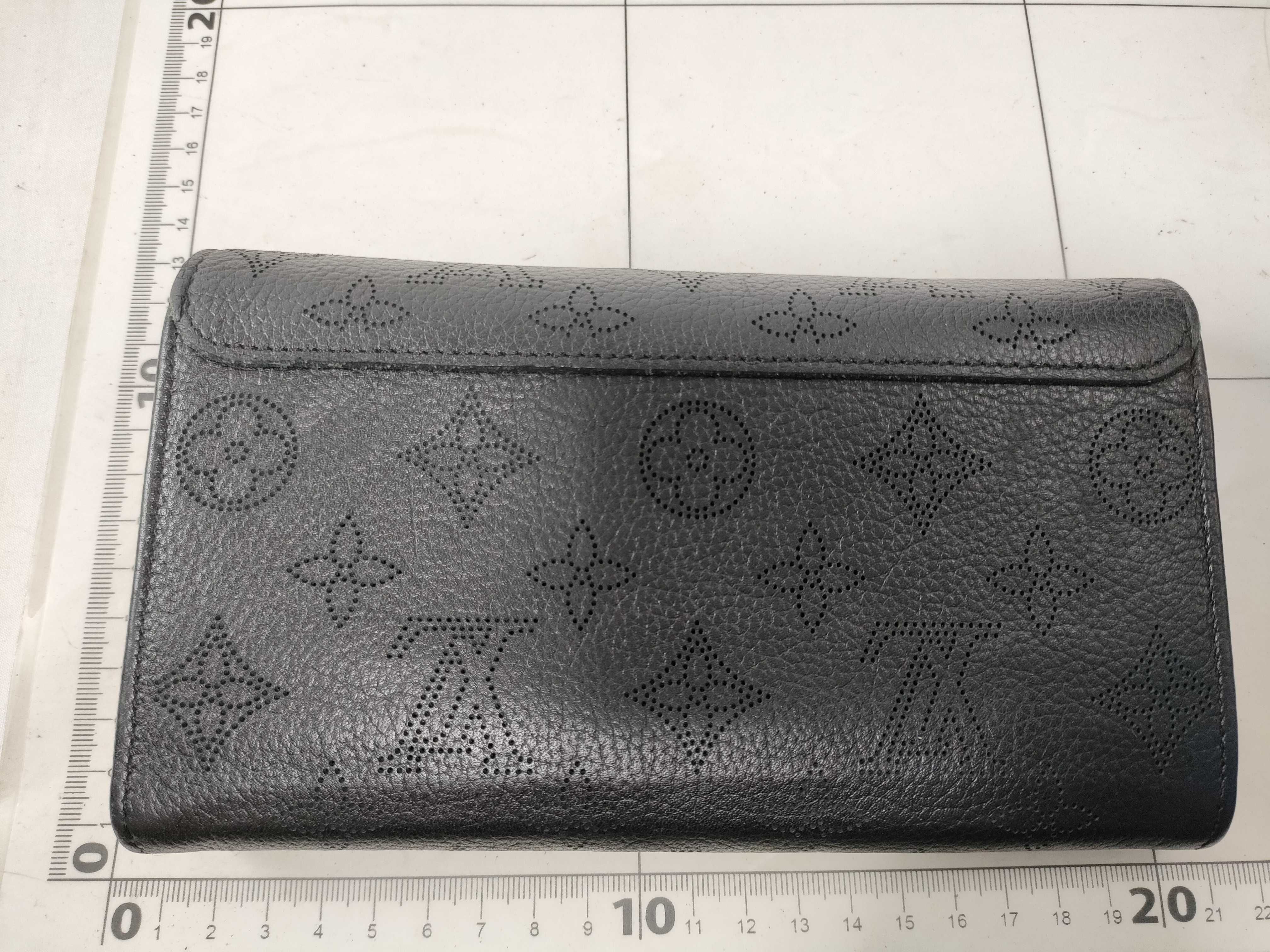Mahina Louis Vuitton Wallet Mahina Wallet — view 2