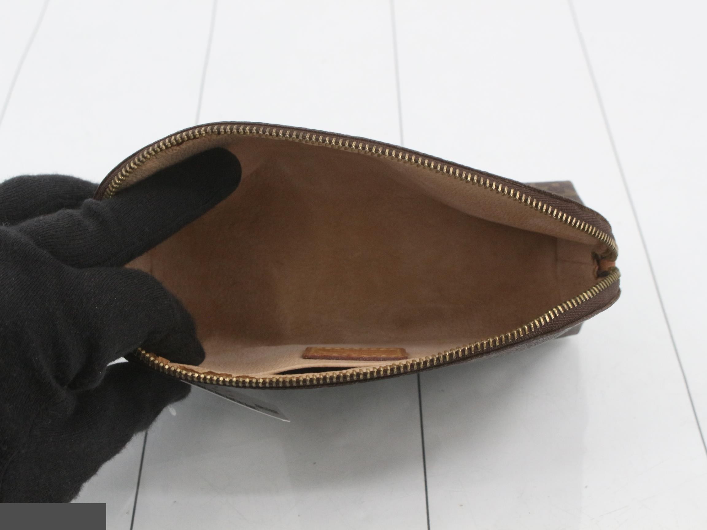 Makeup pouch — view 4