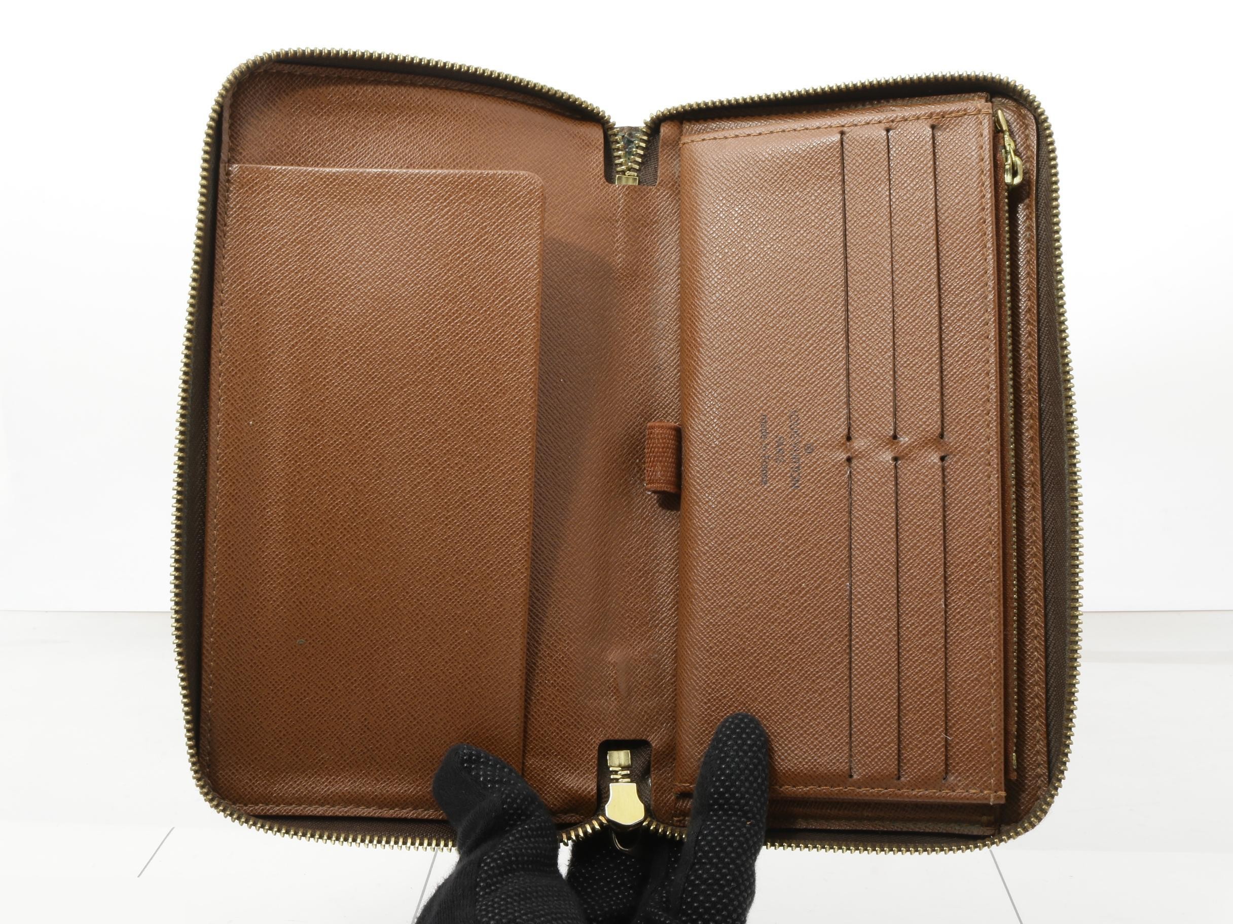 wallet — view 4