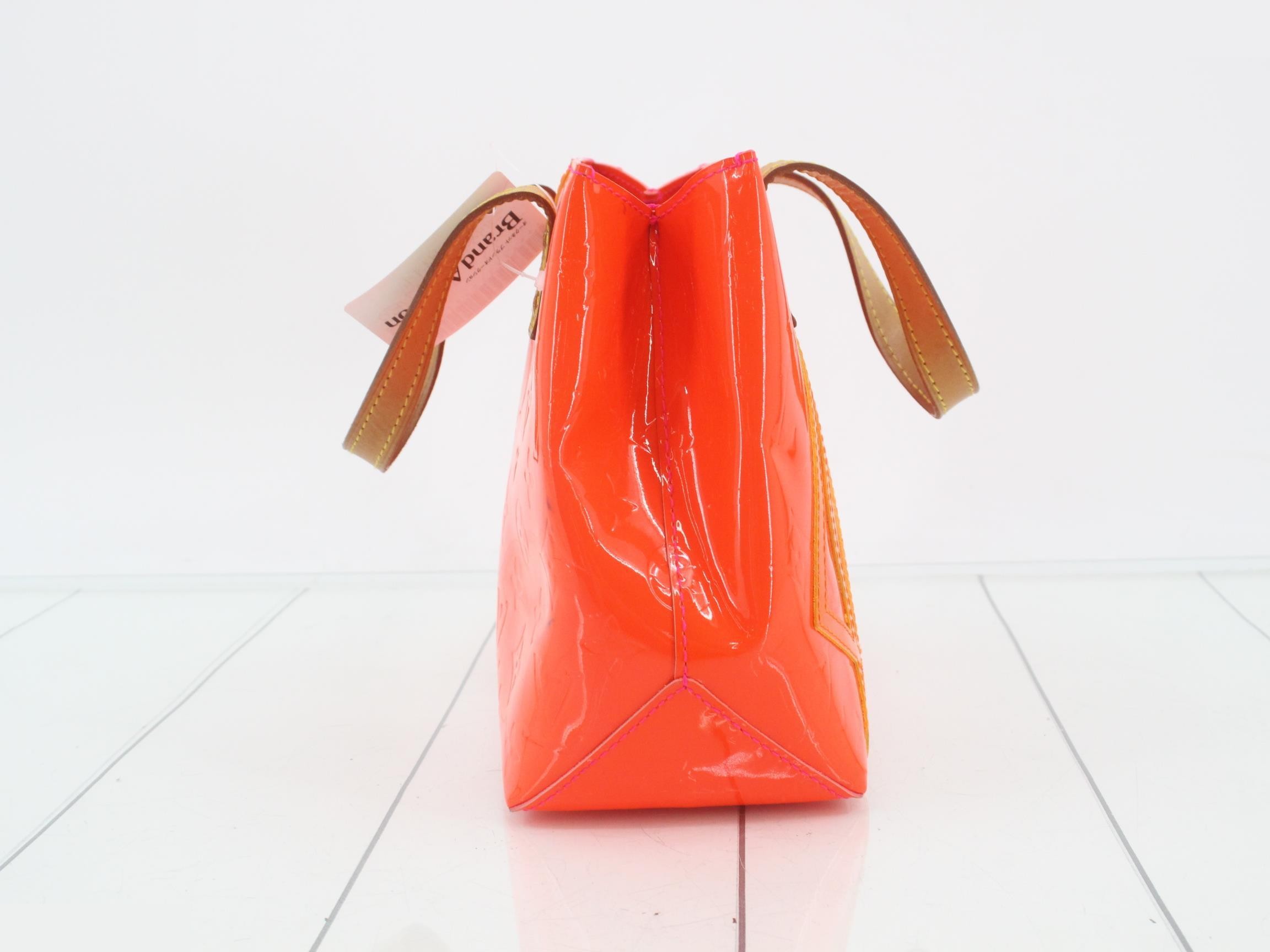 Monogram Vernis Reed PM Fluo — view 3