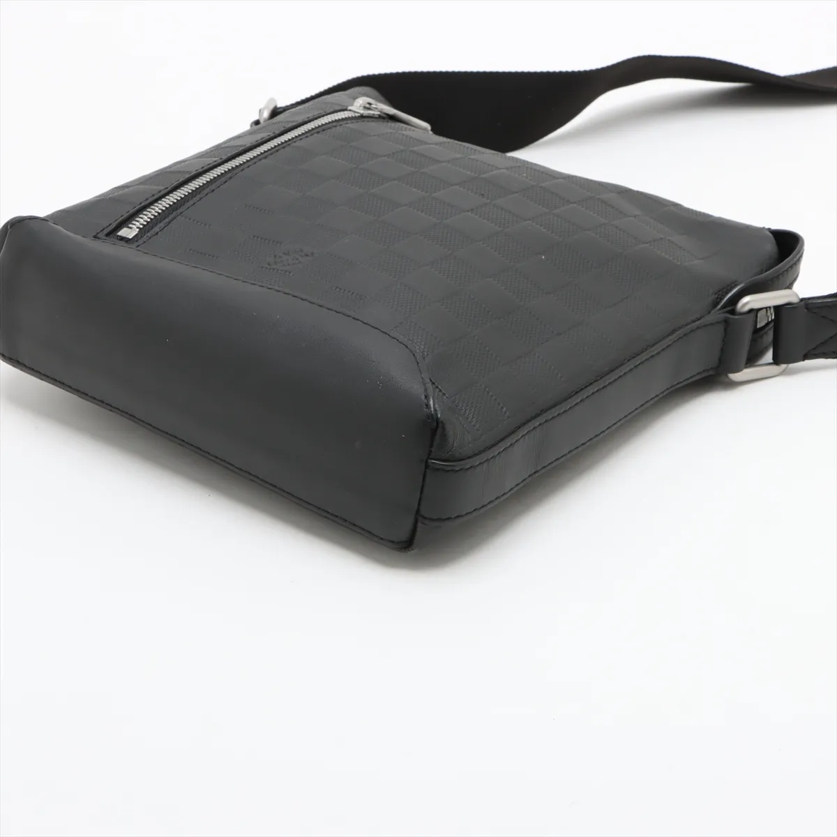 Damier Infini 3D Discovery Messenger BB N42418 CA0260 Black — view 3