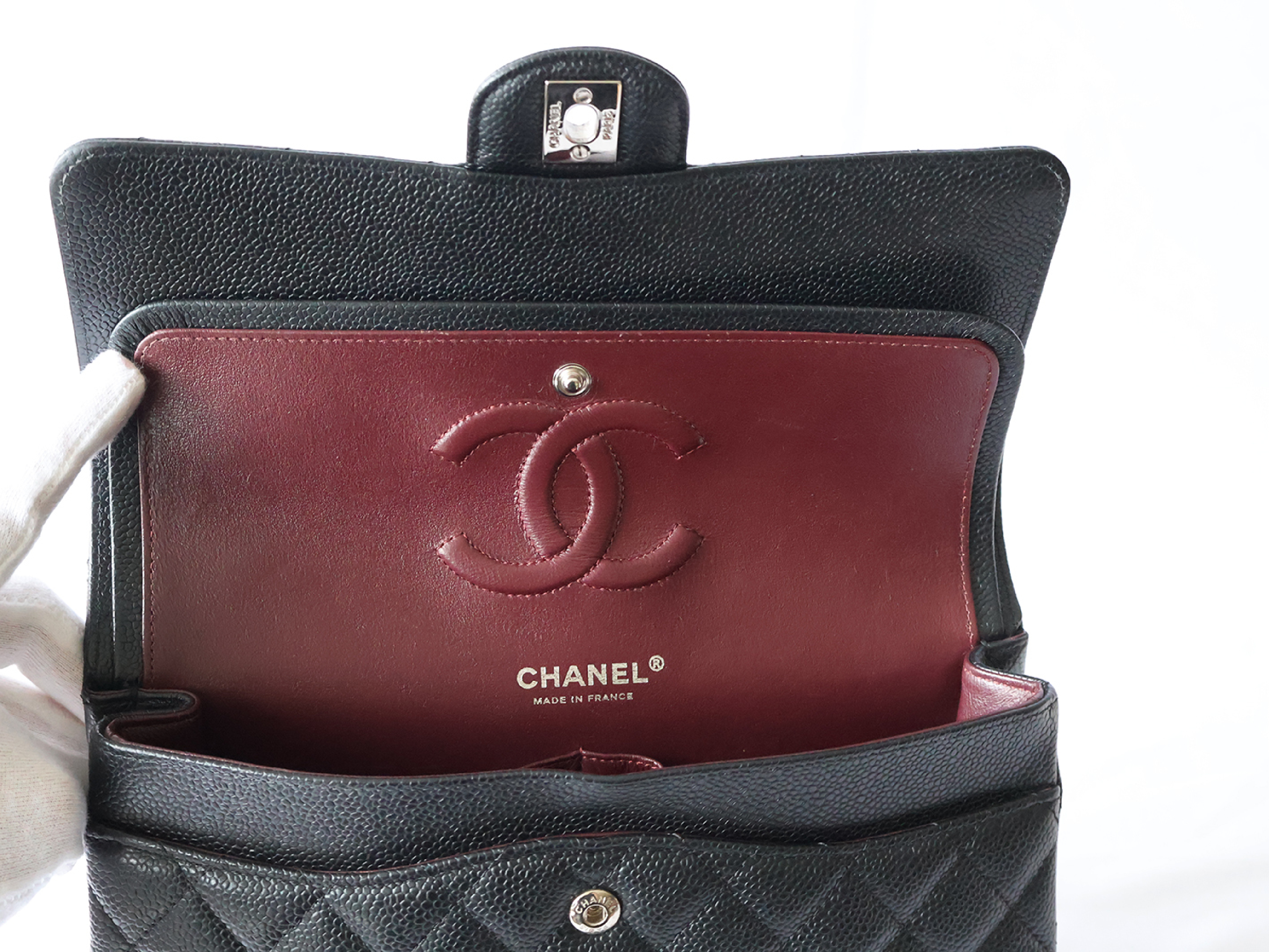 (with seal, serial number 31 series) Caviar leather Matelassé 25 W-flap W-chain shoulder bag, black. — view 11