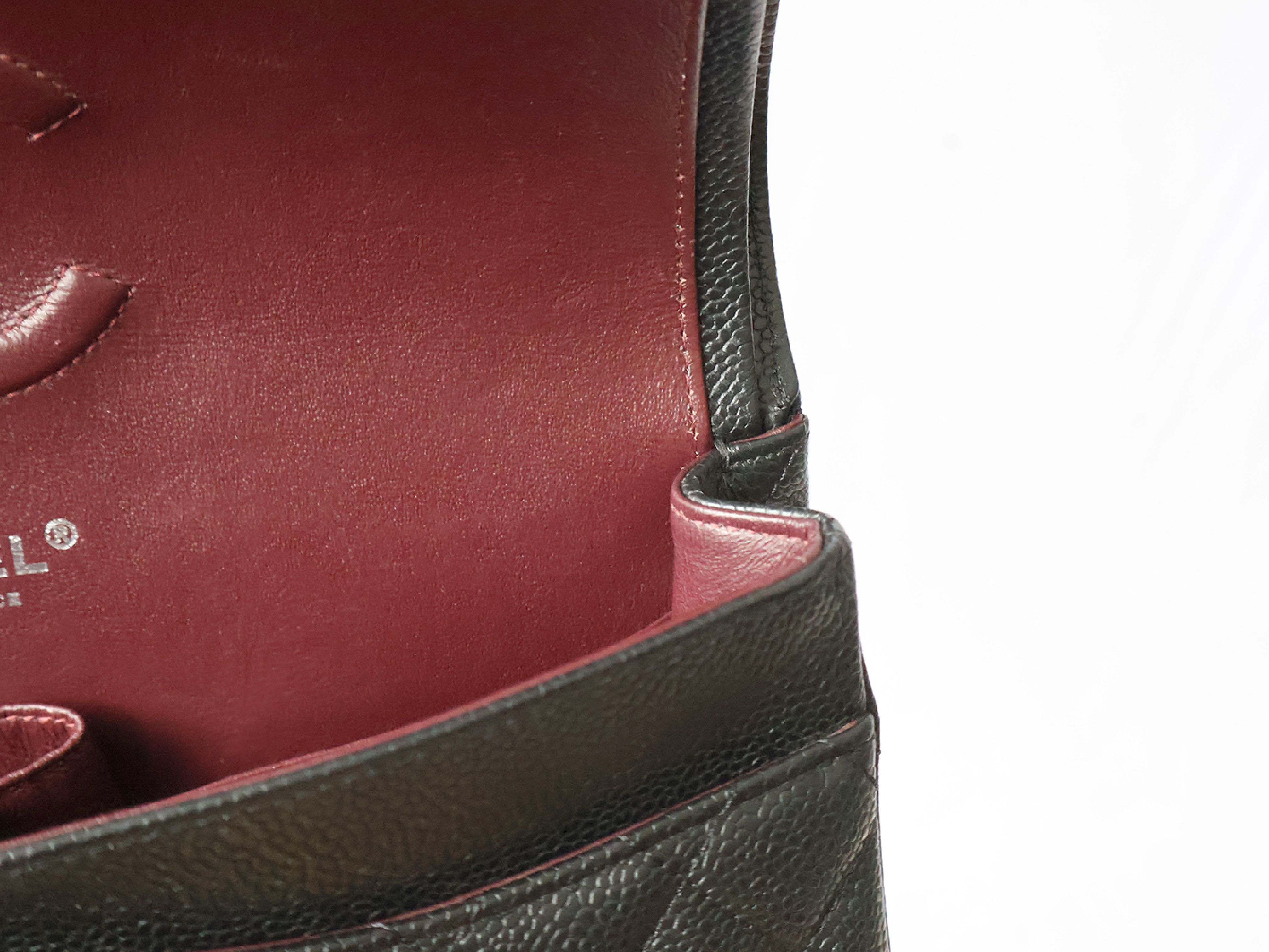 (with seal, serial number 31 series) Caviar leather Matelassé 25 W-flap W-chain shoulder bag, black. — view 12