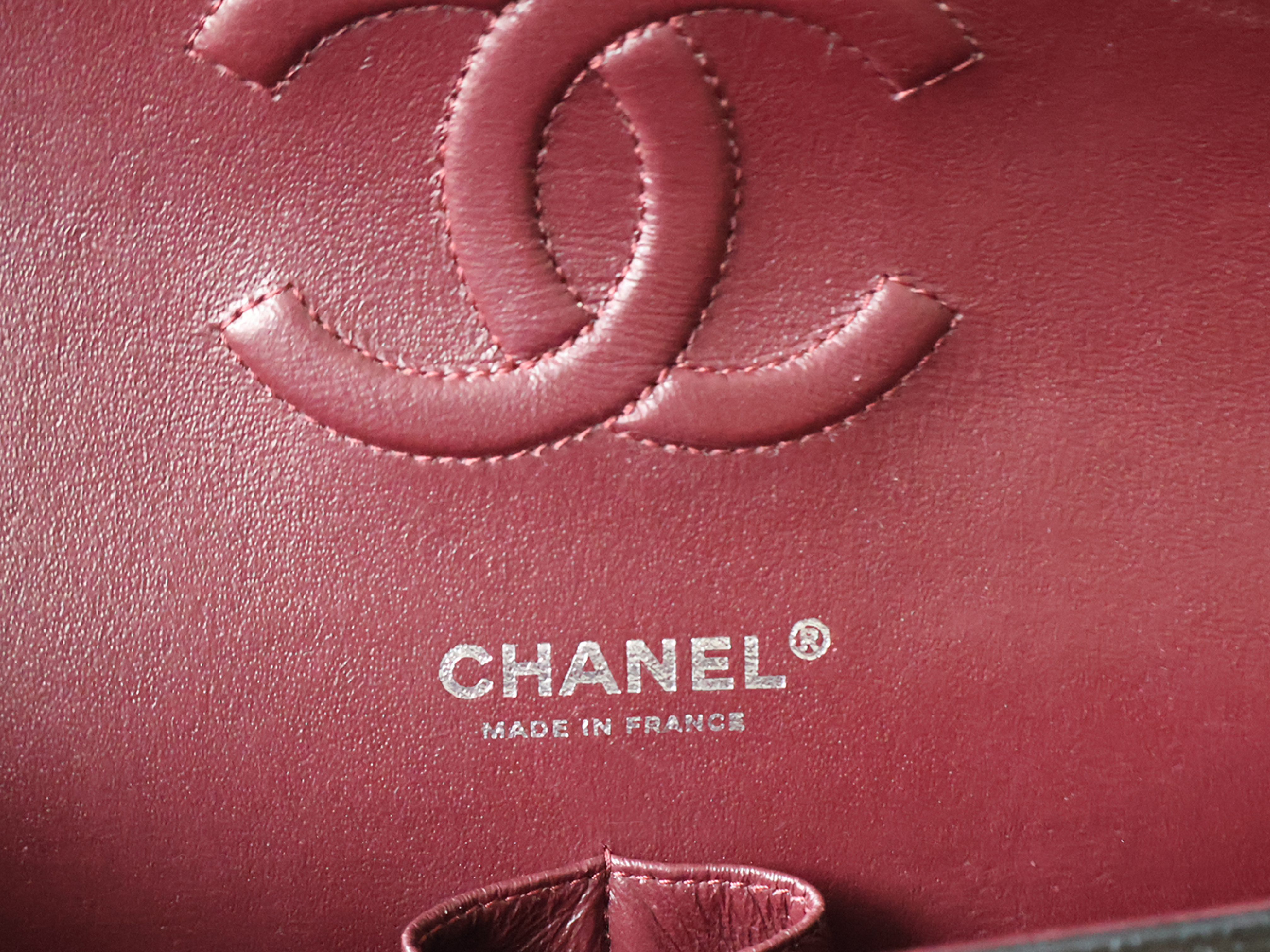 (with seal, serial number 31 series) Caviar leather Matelassé 25 W-flap W-chain shoulder bag, black. — view 13