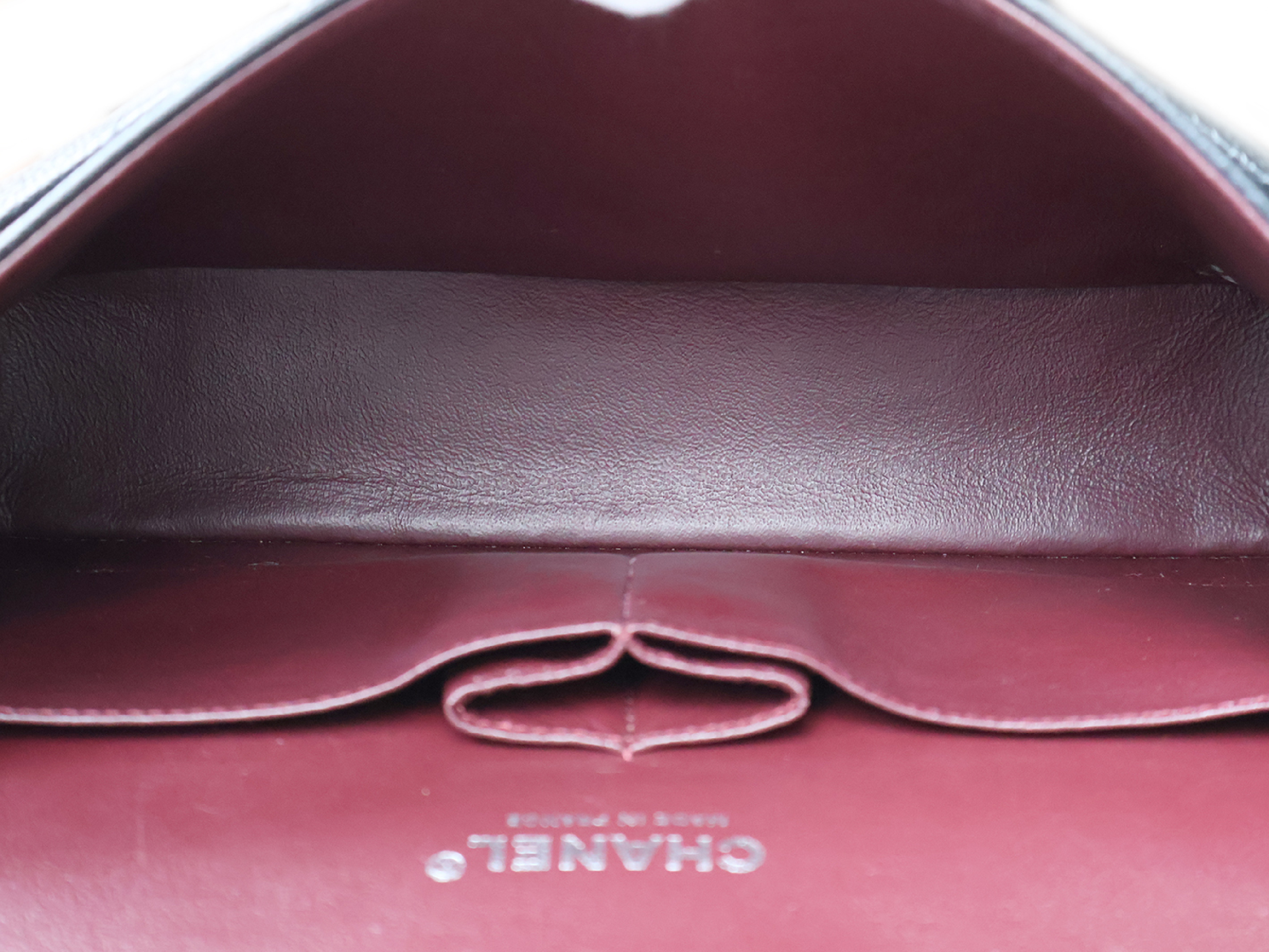 (with seal, serial number 31 series) Caviar leather Matelassé 25 W-flap W-chain shoulder bag, black. — view 14
