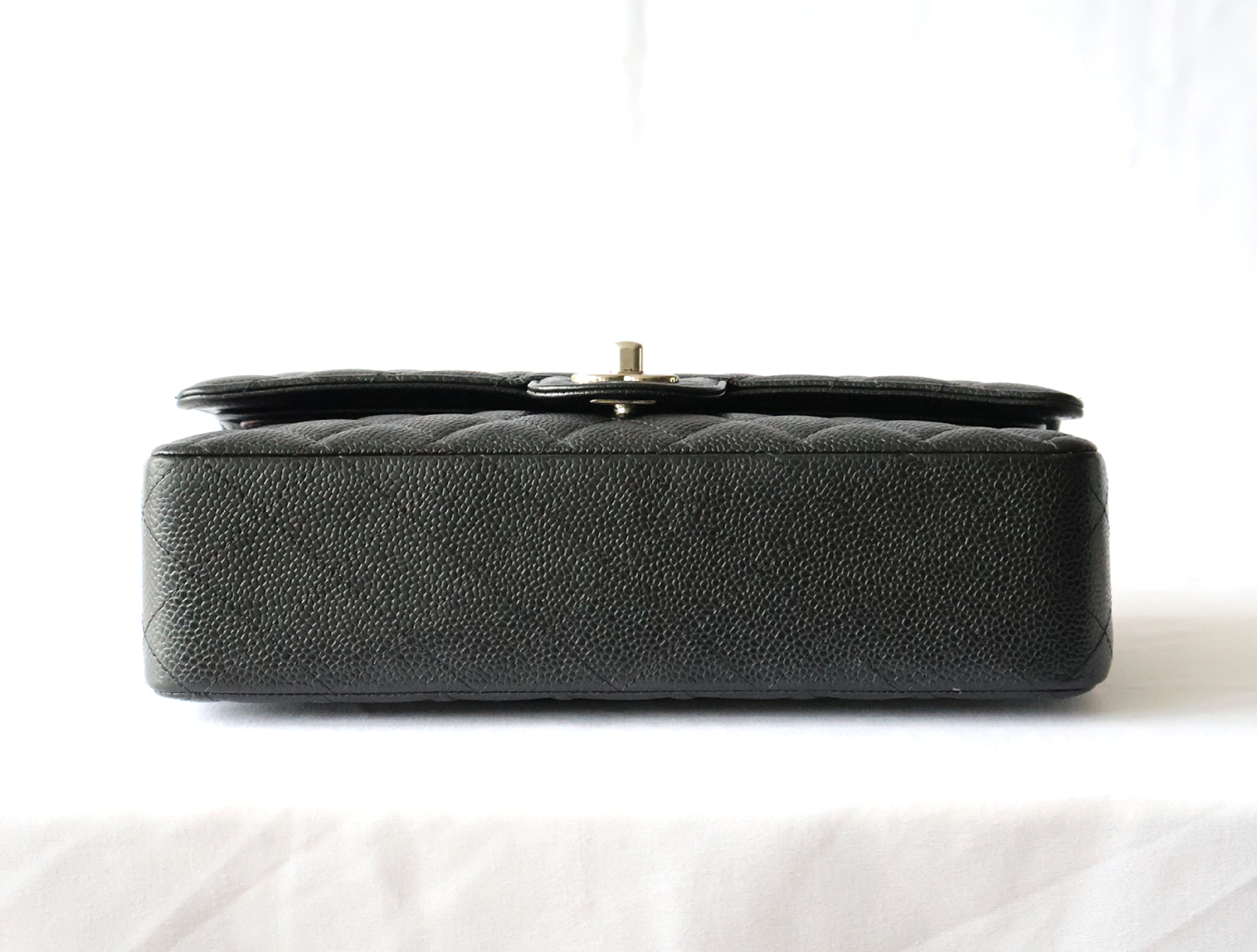 (with seal, serial number 31 series) Caviar leather Matelassé 25 W-flap W-chain shoulder bag, black. — view 5